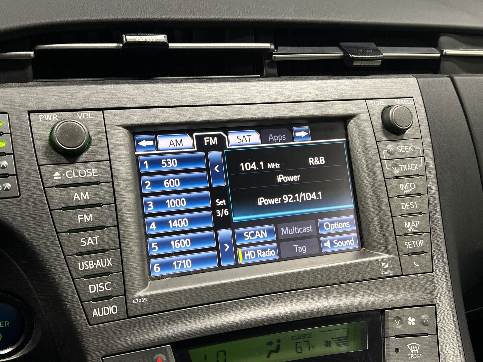 Thumbnail: 2014 Toyota Prius - 4