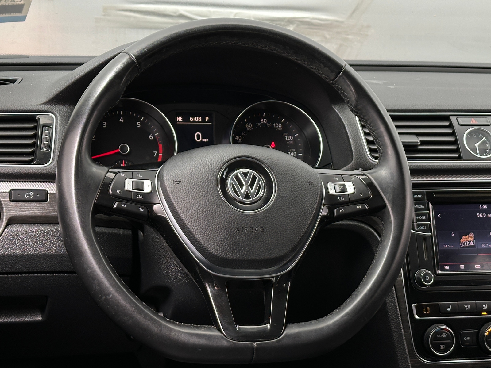Thumbnail: 2017 Volkswagen Passat - 5