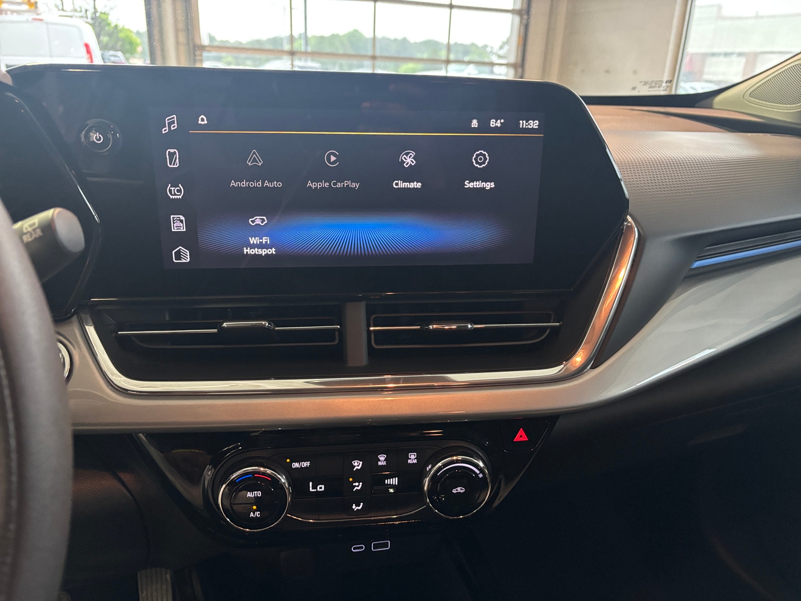 Thumbnail: 2025 Chevrolet Trax - 4