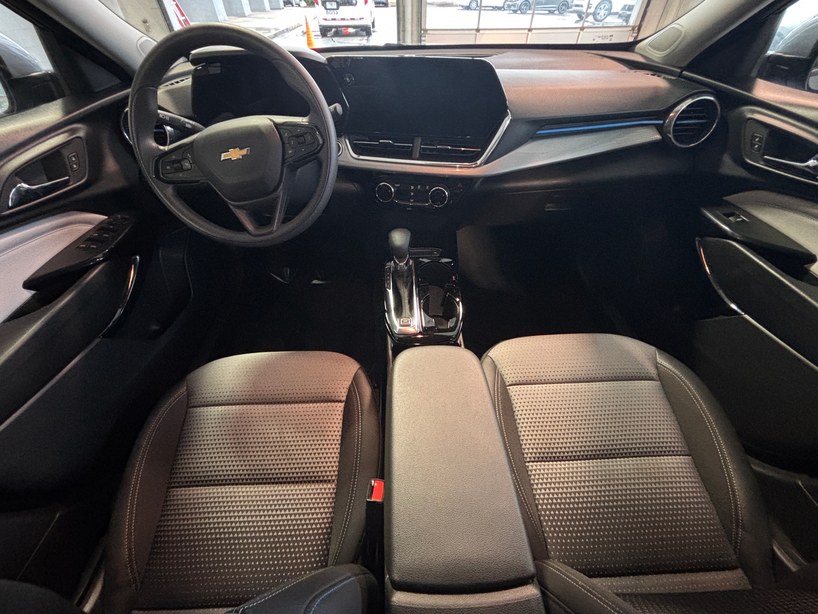 Thumbnail: 2025 Chevrolet Trax - 3