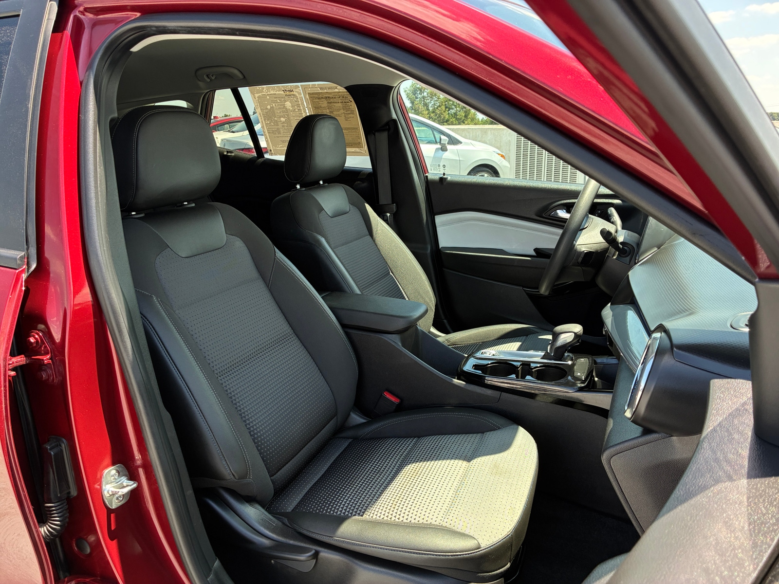 Thumbnail: 2025 Chevrolet Trax - 2