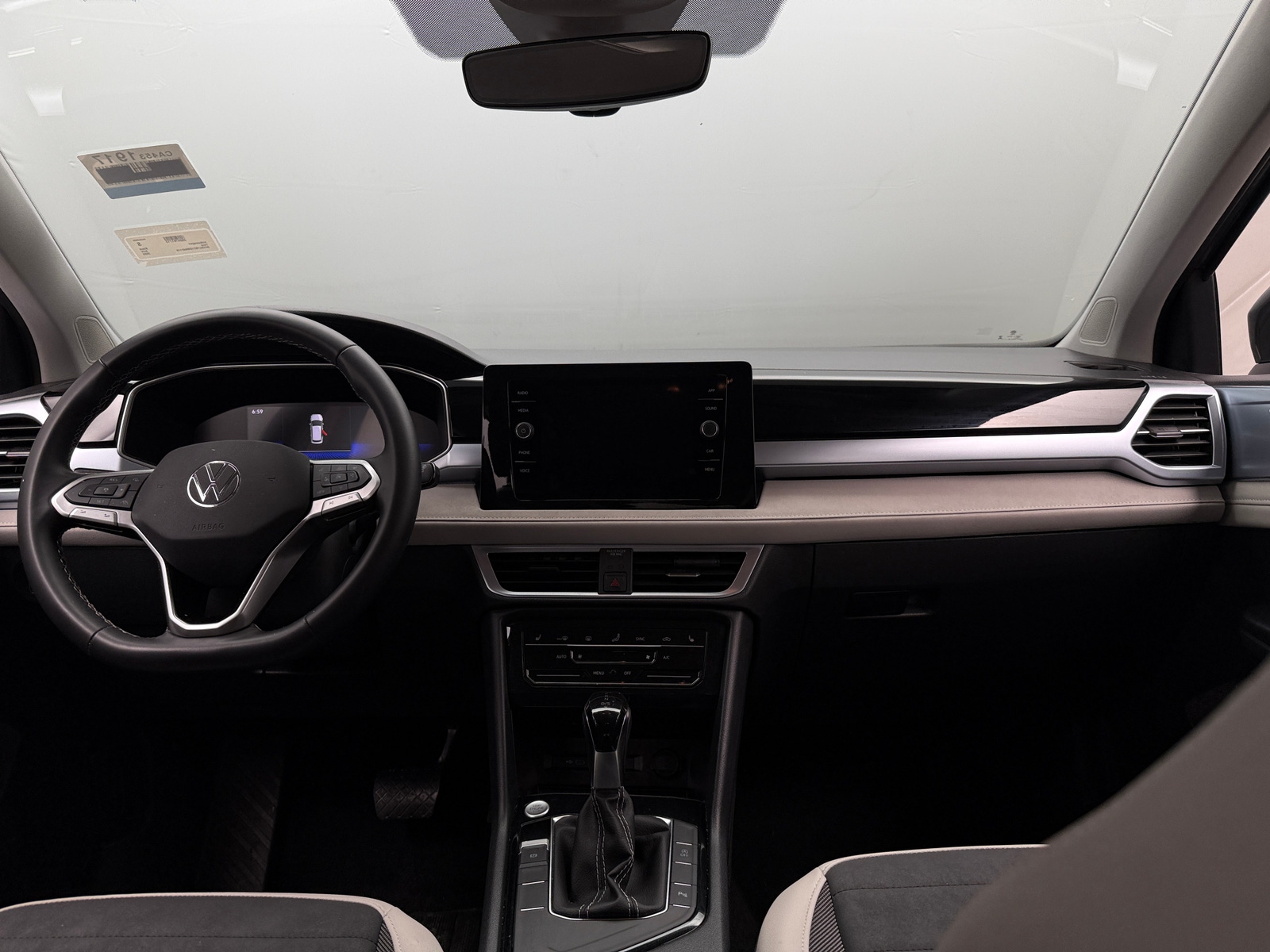 Thumbnail: 2025 Volkswagen Taos - 2