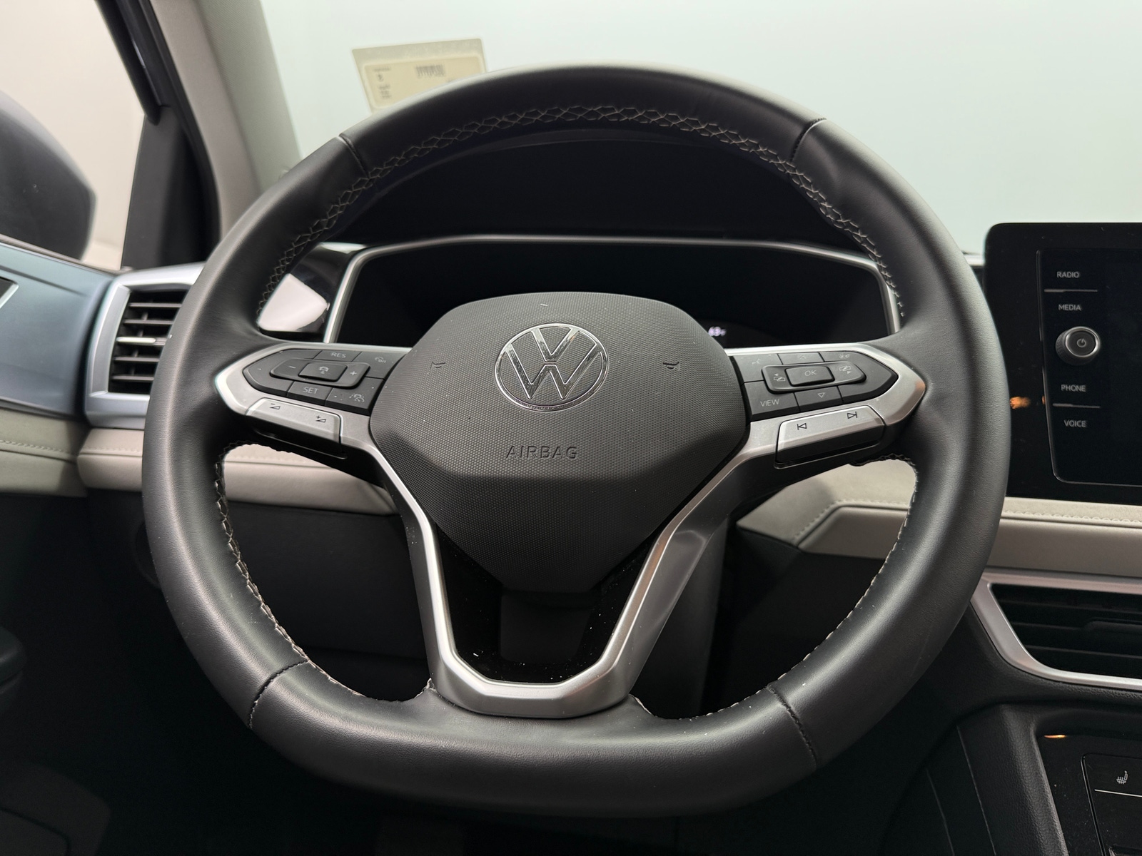 Thumbnail: 2025 Volkswagen Taos - 4