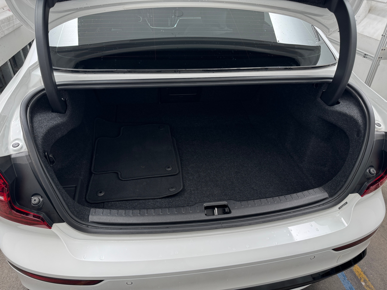 Thumbnail: 2024 Volvo S60 - 6