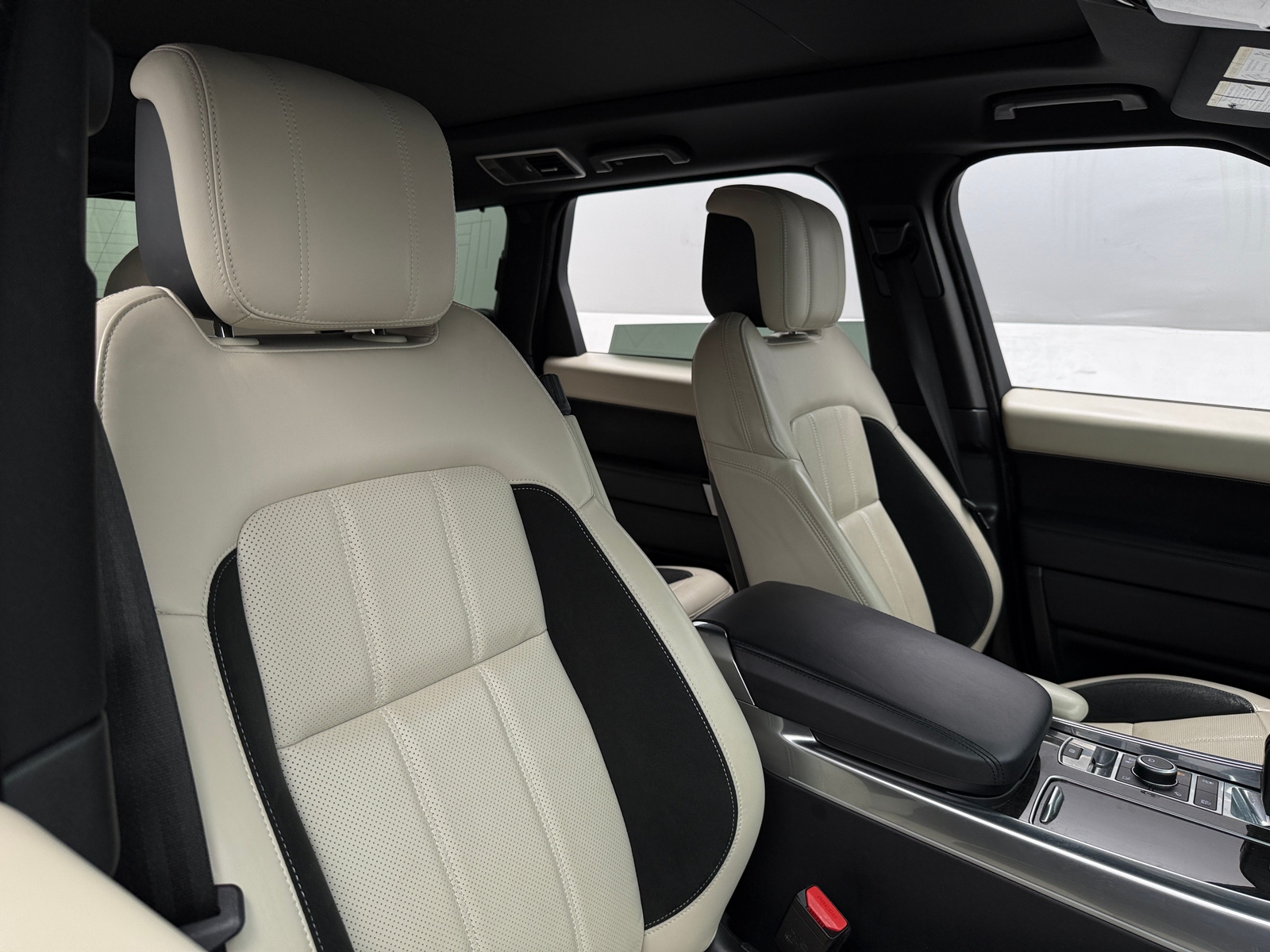 Thumbnail: 2020 Land Rover Range Rover Sport - 2