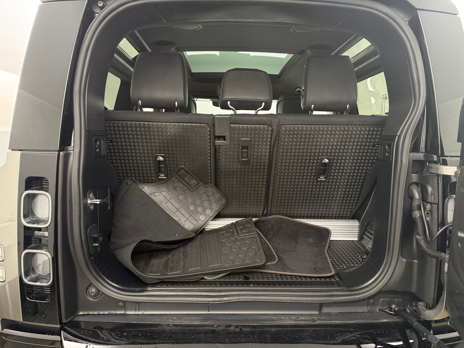 Thumbnail: 2022 Land Rover Defender - 5