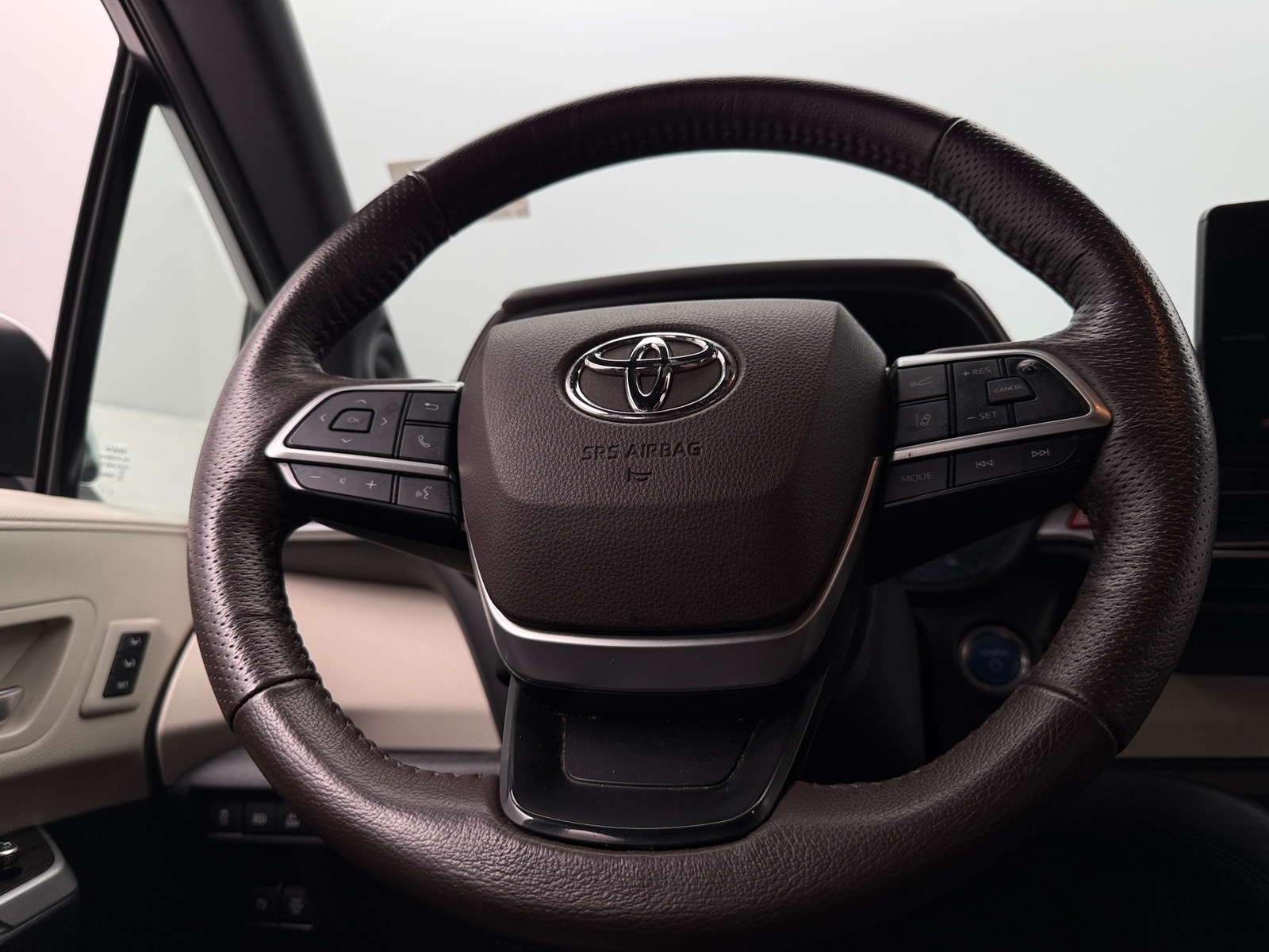 Thumbnail: 2022 Toyota Sienna - 4