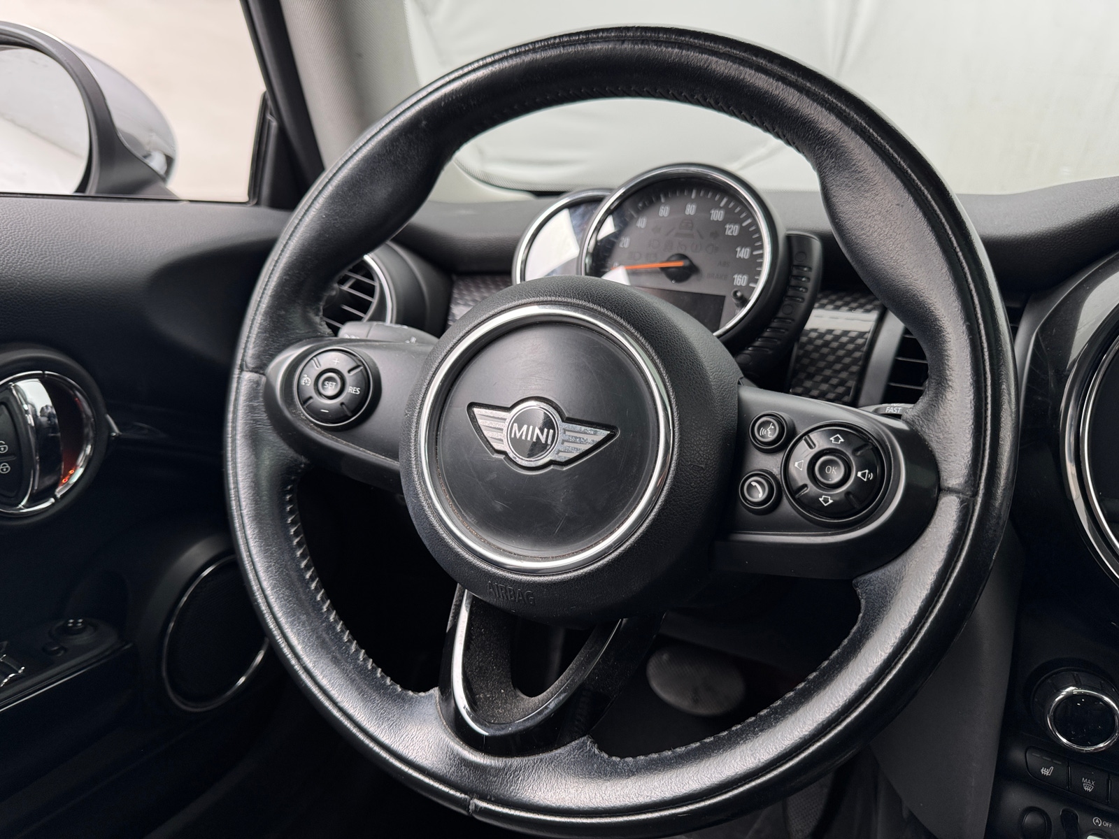 Thumbnail: 2015 MINI Cooper Hardtop - 4