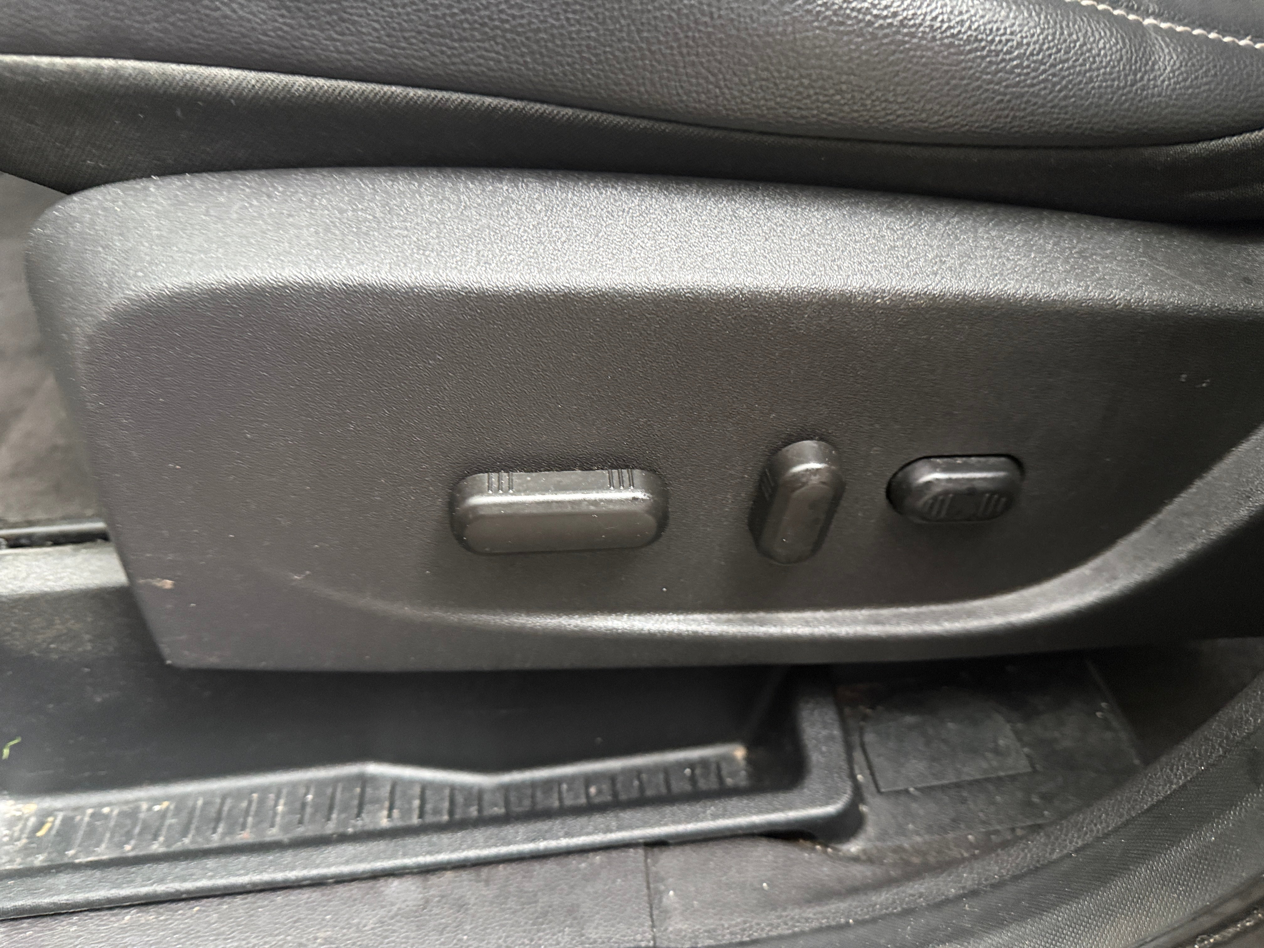 Used 2018 Ford Escape SEL with VIN 1FMCU9HD7JUC35742 for sale in Colonial Heights, VA