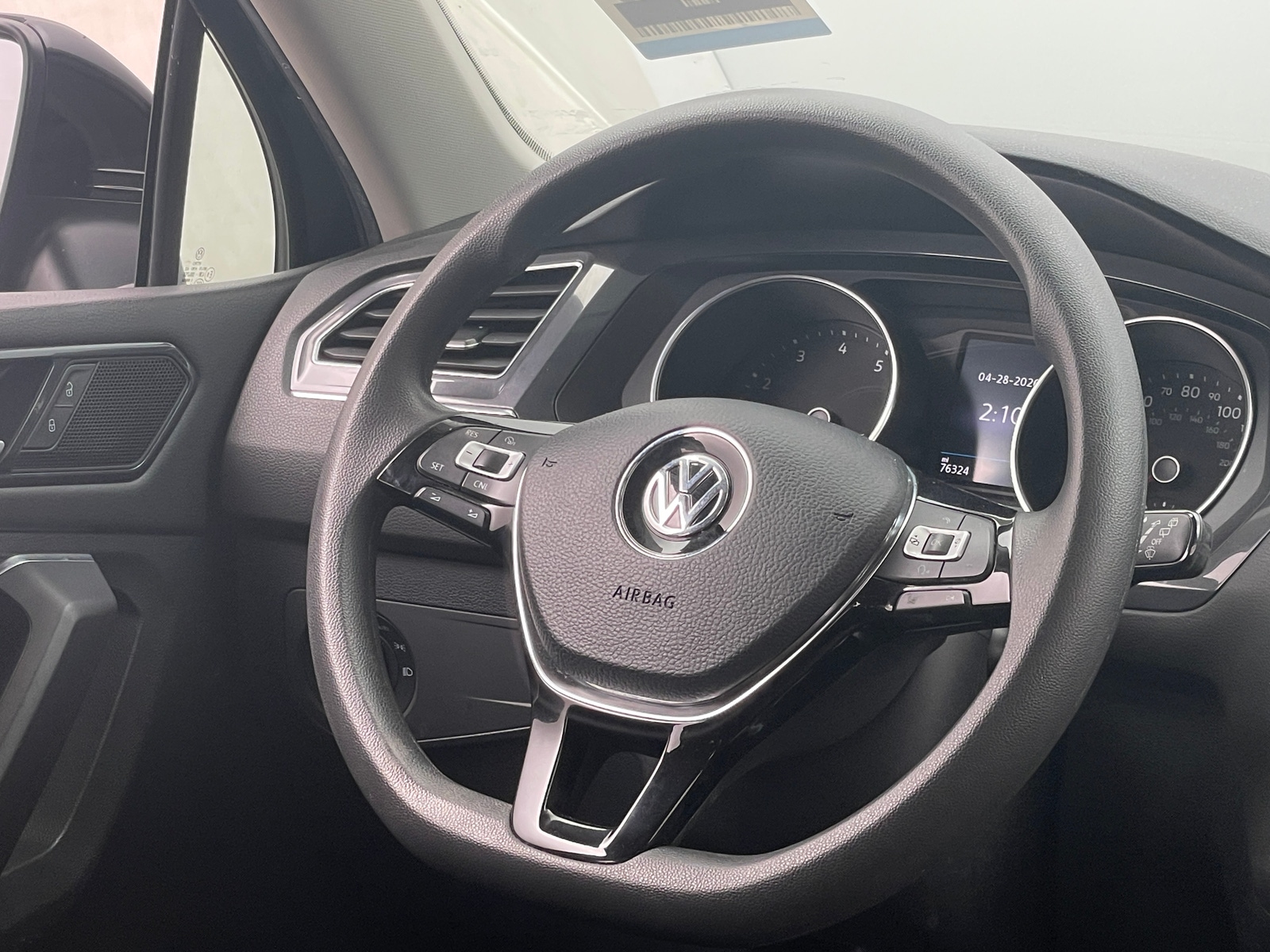 Thumbnail: 2018 Volkswagen Tiguan - 5