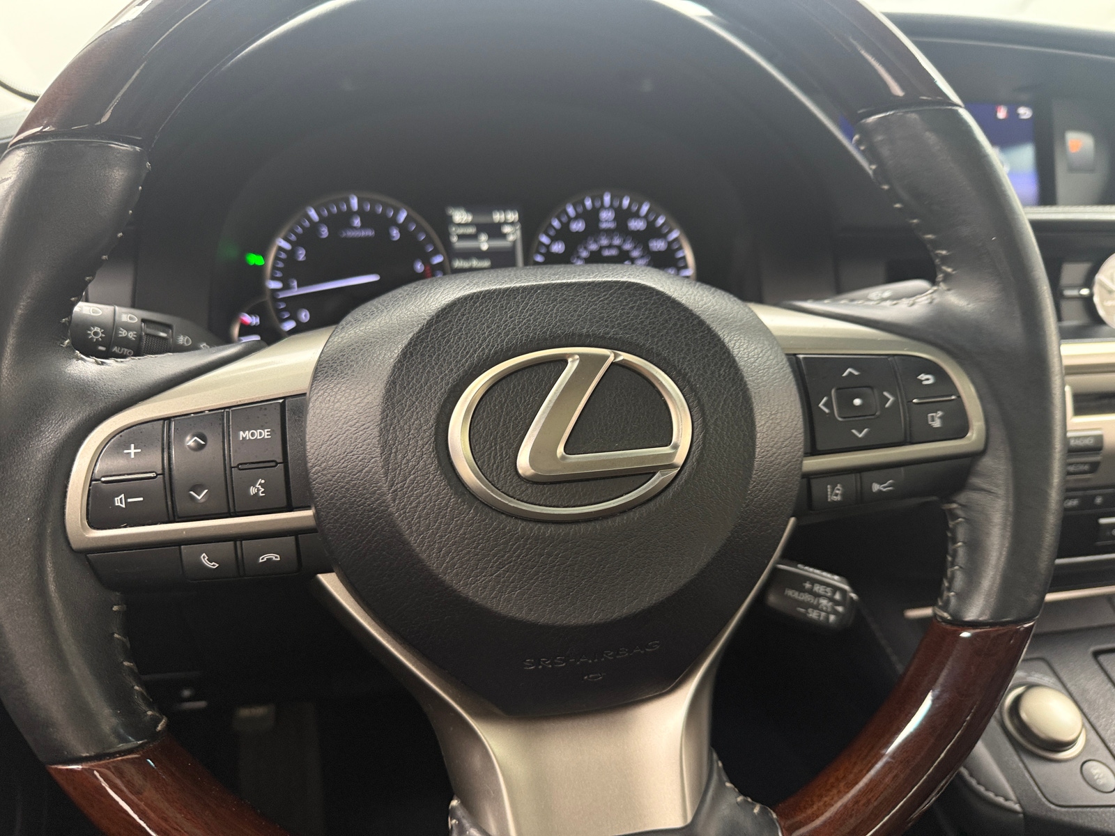 Thumbnail: 2018 Lexus ES - 4