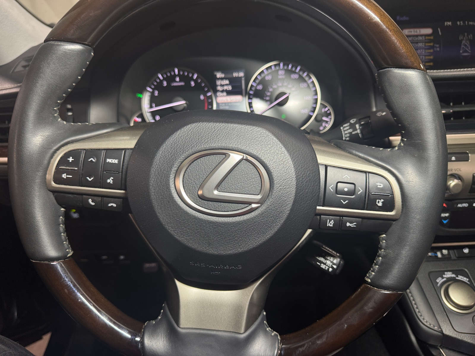 Thumbnail: 2017 Lexus ES - 4