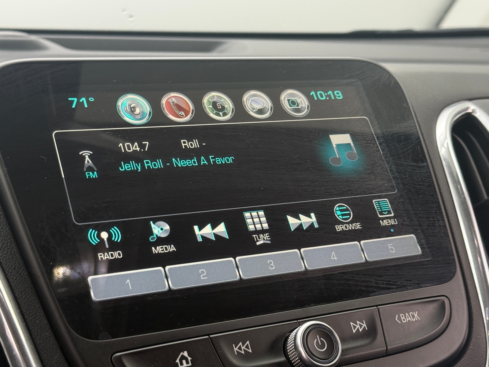 Thumbnail: 2018 Chevrolet Equinox - 3