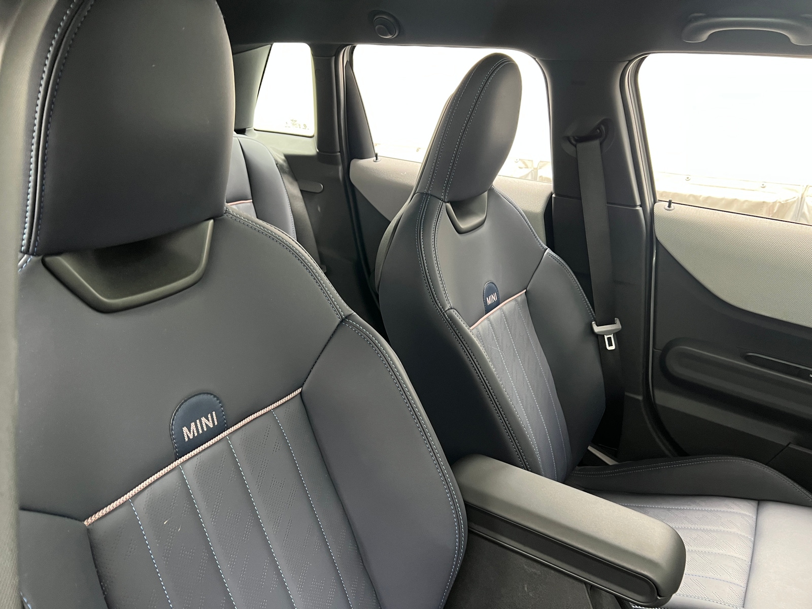 Thumbnail: 2025 MINI Cooper Hardtop - 2