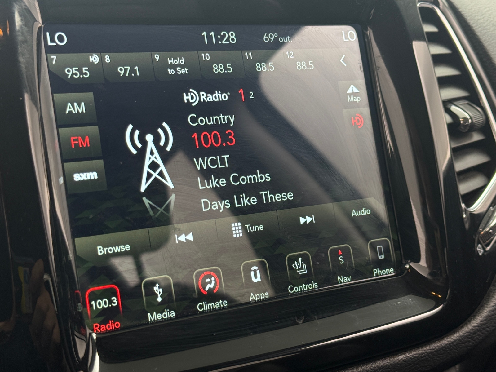 Thumbnail: 2018 Jeep Compass - 3