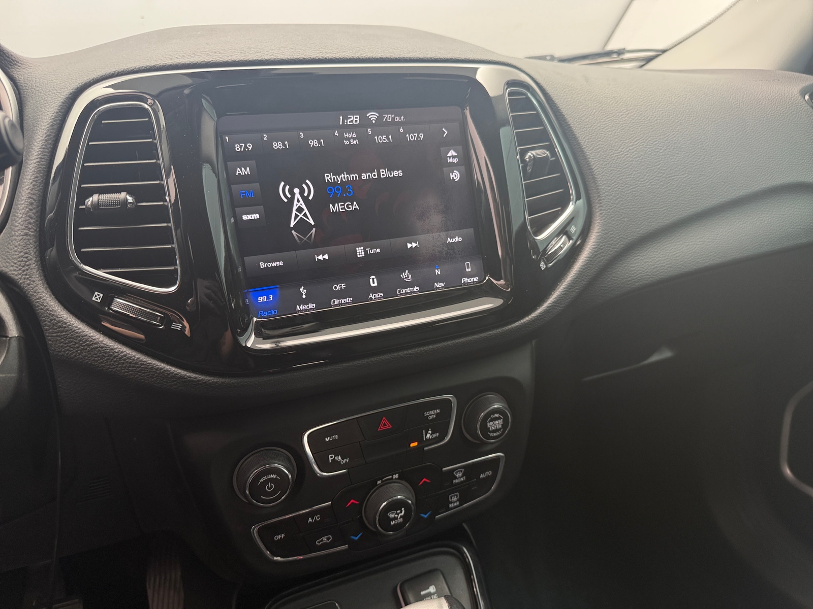 Thumbnail: 2018 Jeep Compass - 3