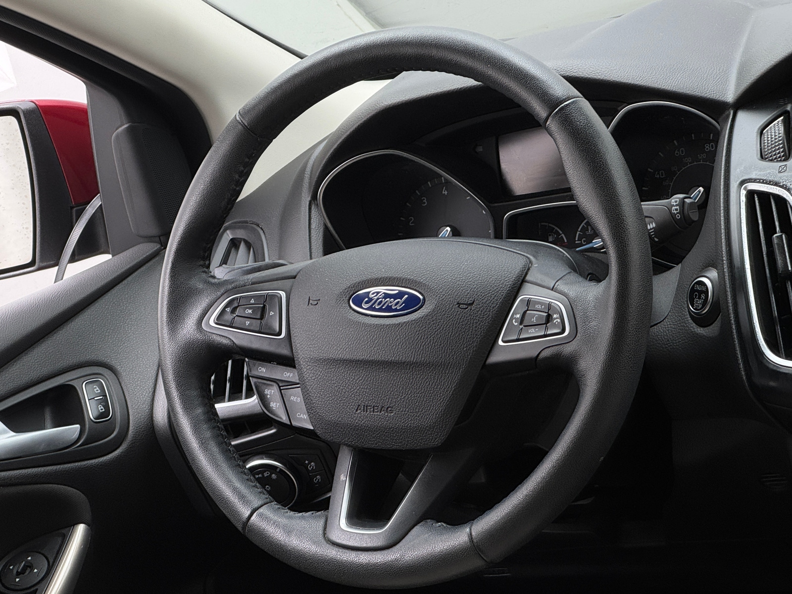 Thumbnail: 2015 Ford Focus - 4