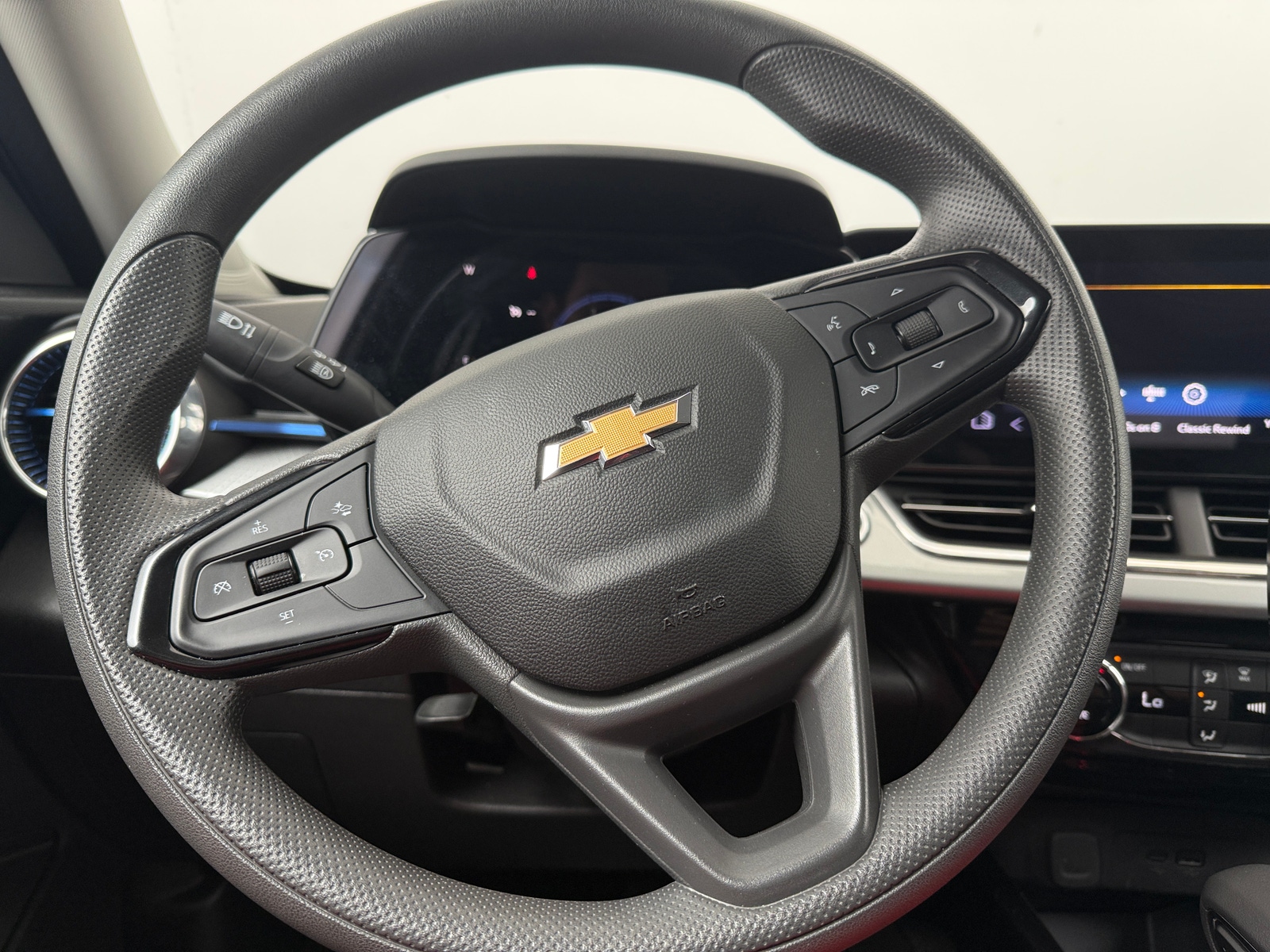 Thumbnail: 2025 Chevrolet Trax - 5