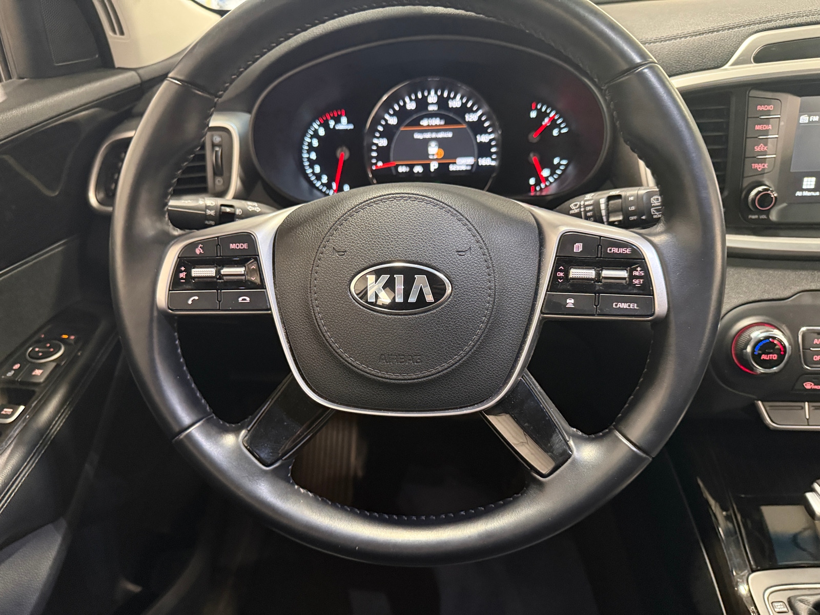 Thumbnail: 2020 Kia Sorento - 4