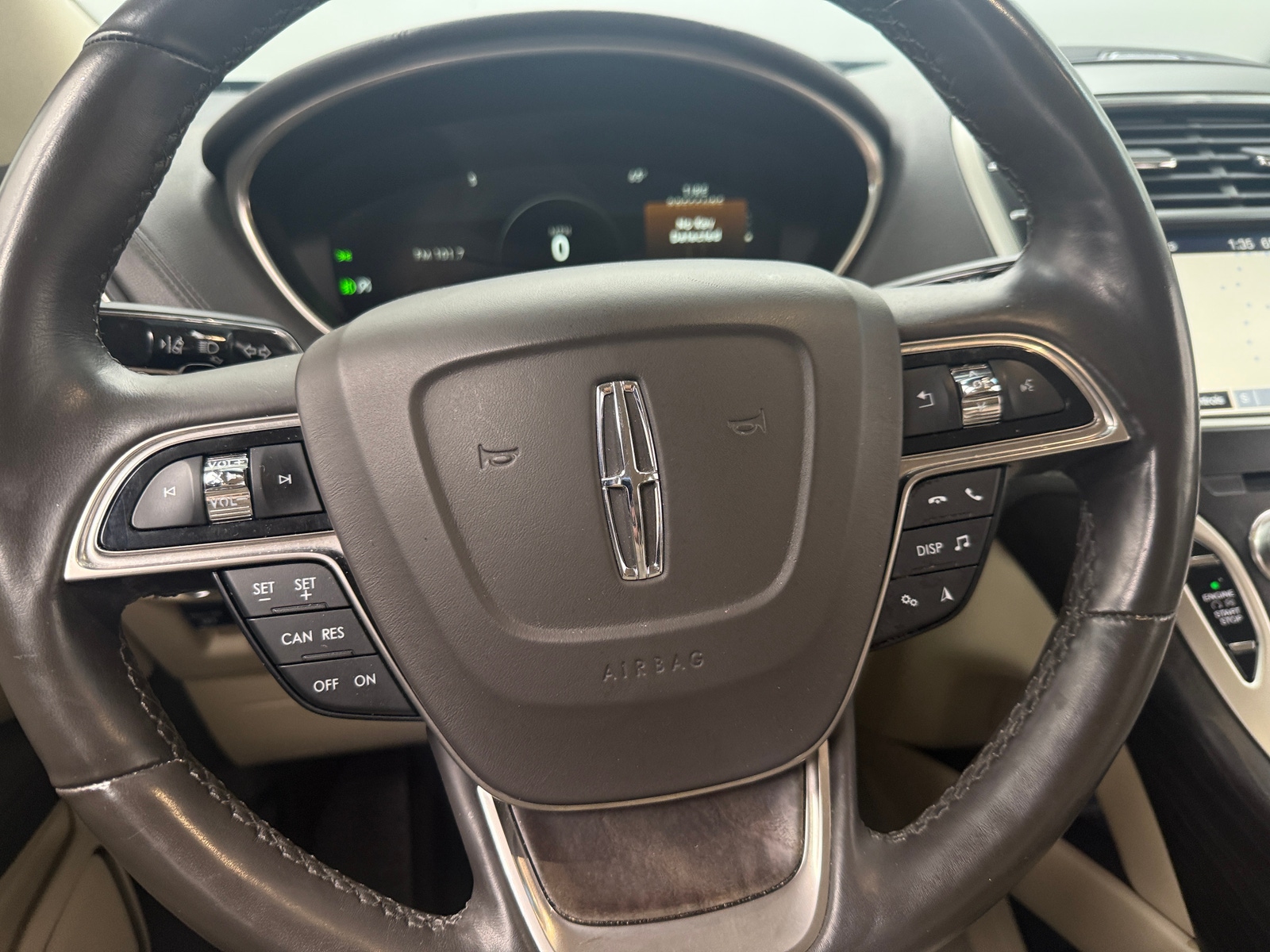 Thumbnail: 2019 Lincoln Nautilus - 4