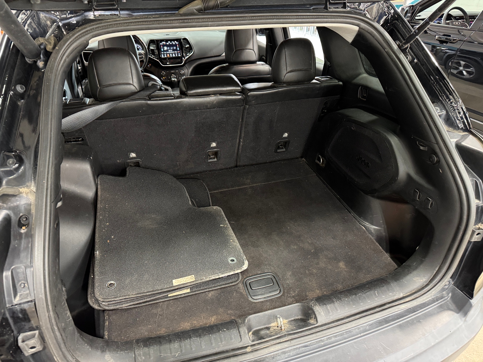 Thumbnail: 2019 Jeep Cherokee - 6