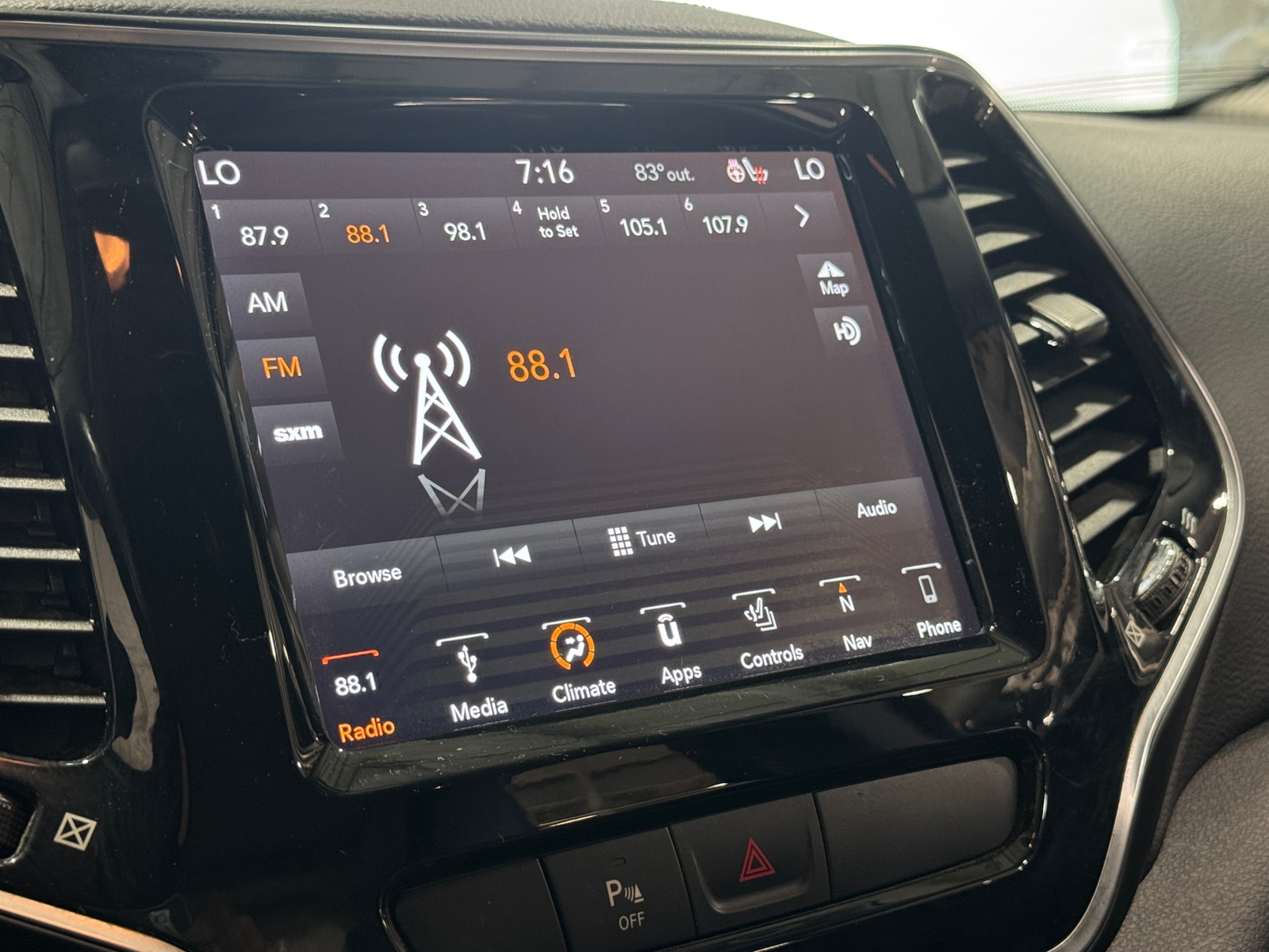 Thumbnail: 2019 Jeep Cherokee - 3