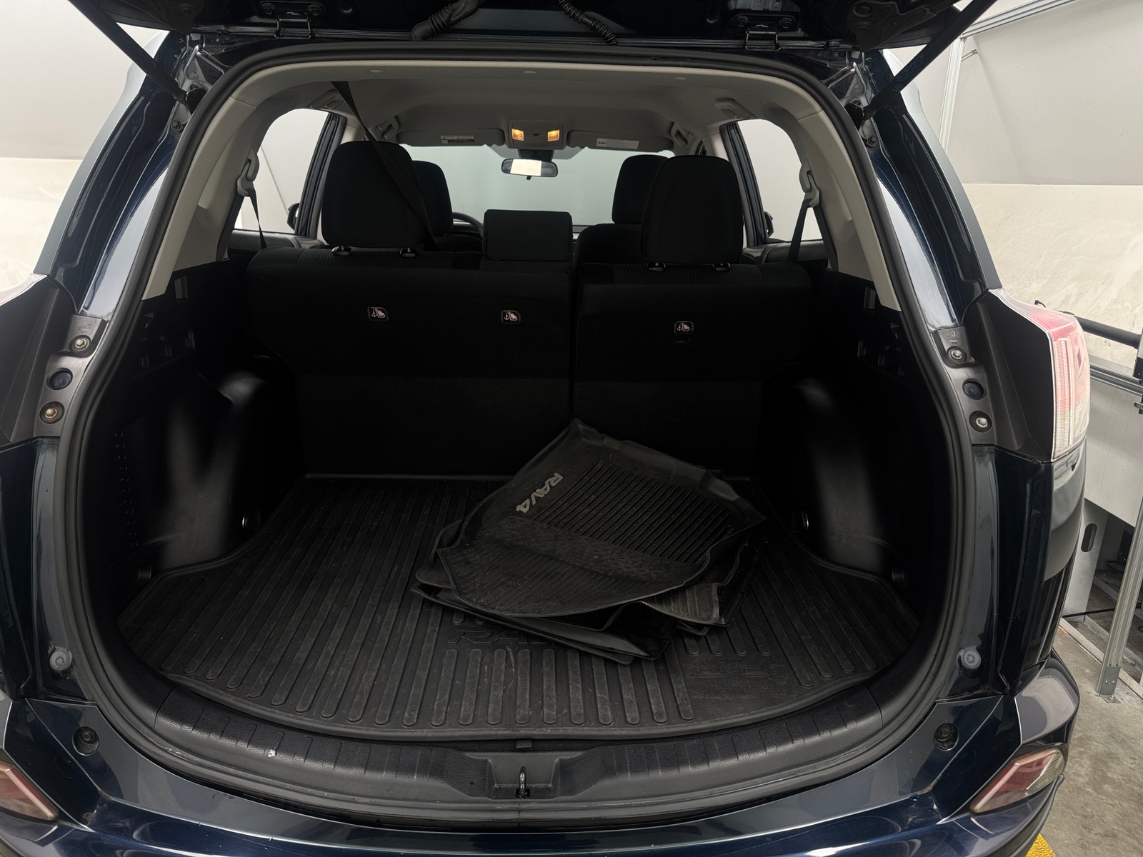 Thumbnail: 2018 Toyota RAV4 - 7