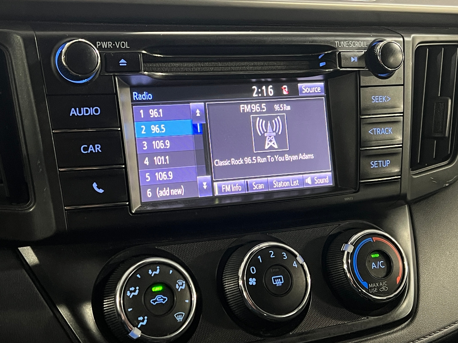 Thumbnail: 2018 Toyota RAV4 - 4