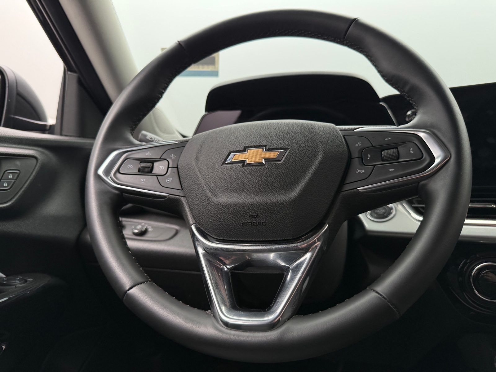 Thumbnail: 2025 Chevrolet Trax - 5