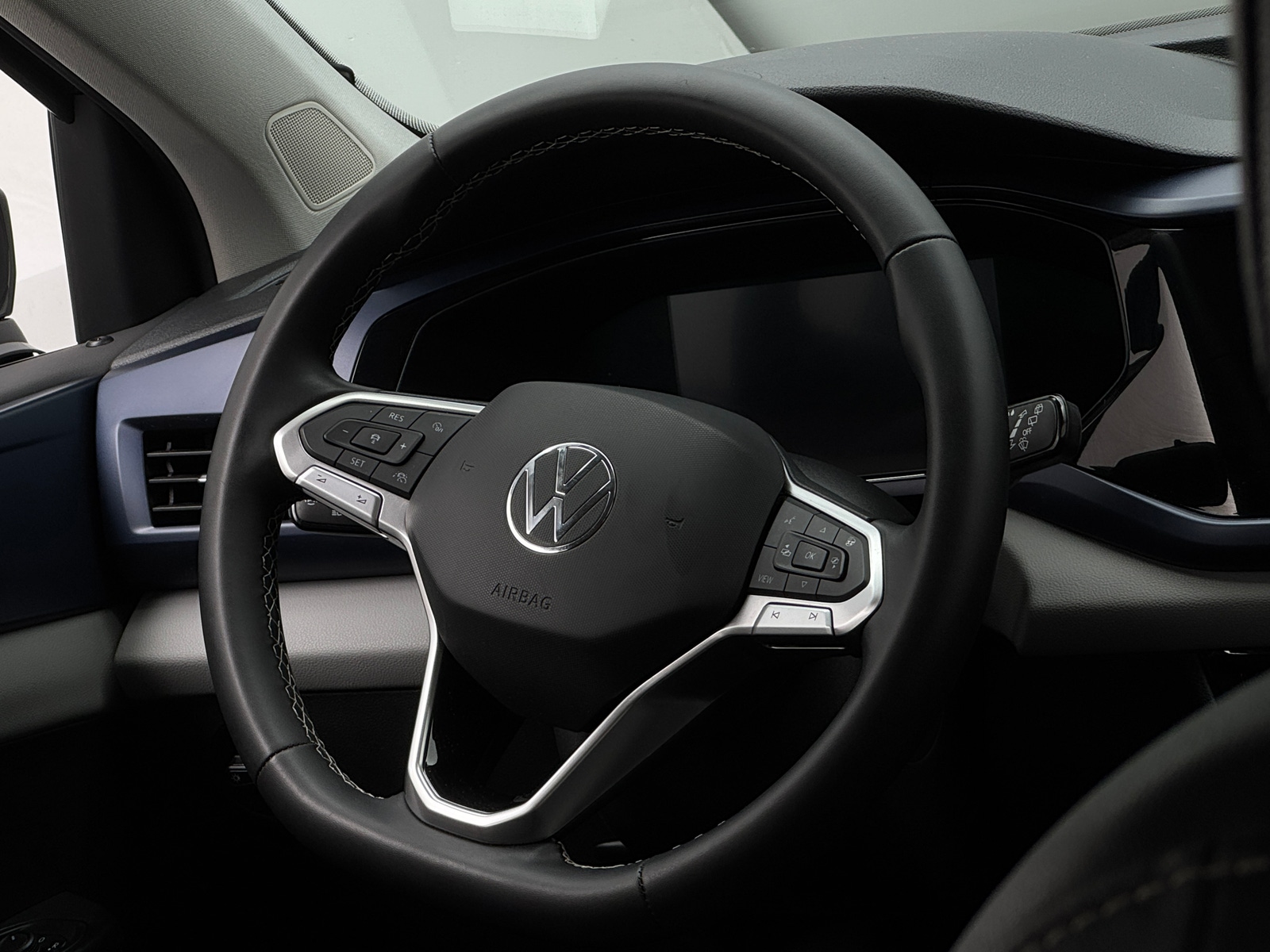 Thumbnail: 2022 Volkswagen Taos - 4