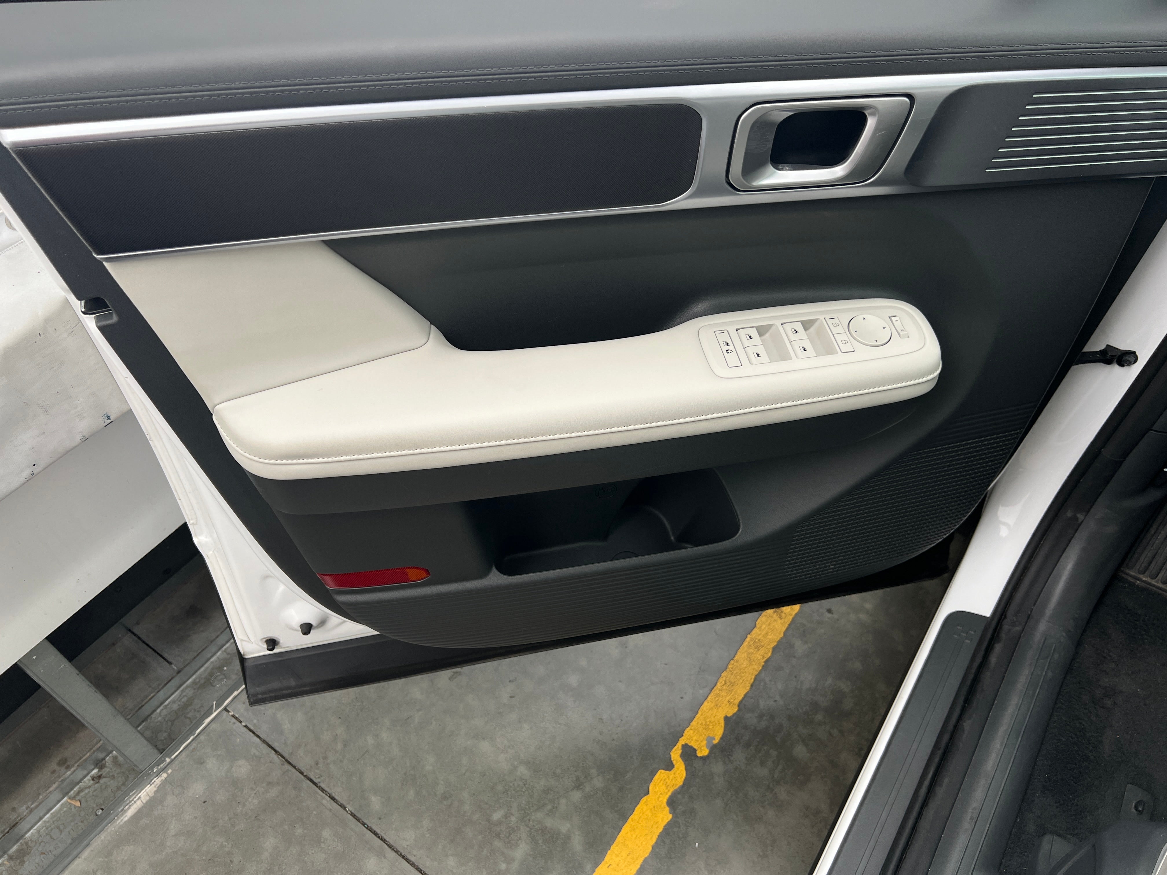 2025 Hyundai Santa Fe SEL - Photo 2