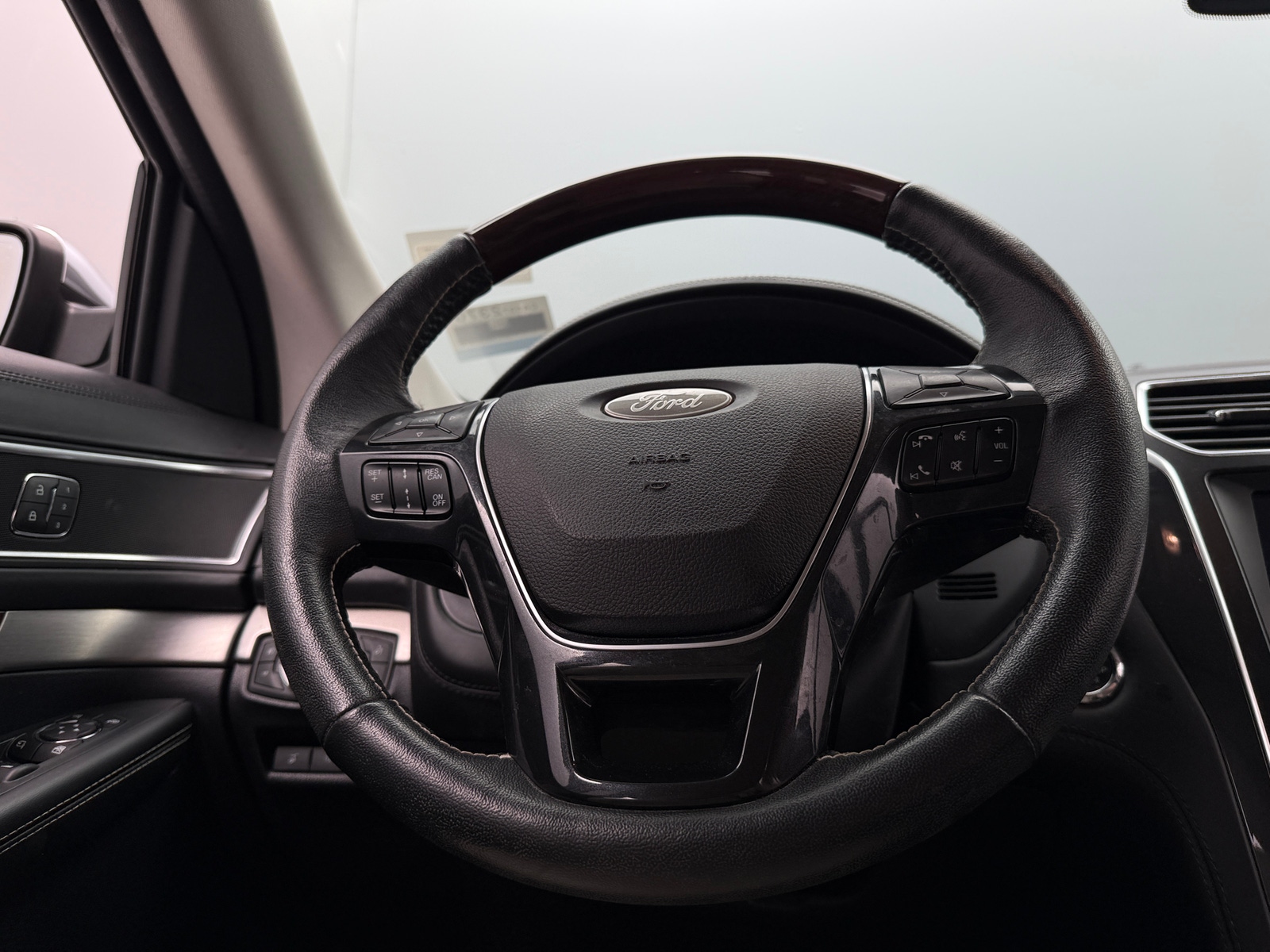 Thumbnail: 2019 Ford Explorer - 4