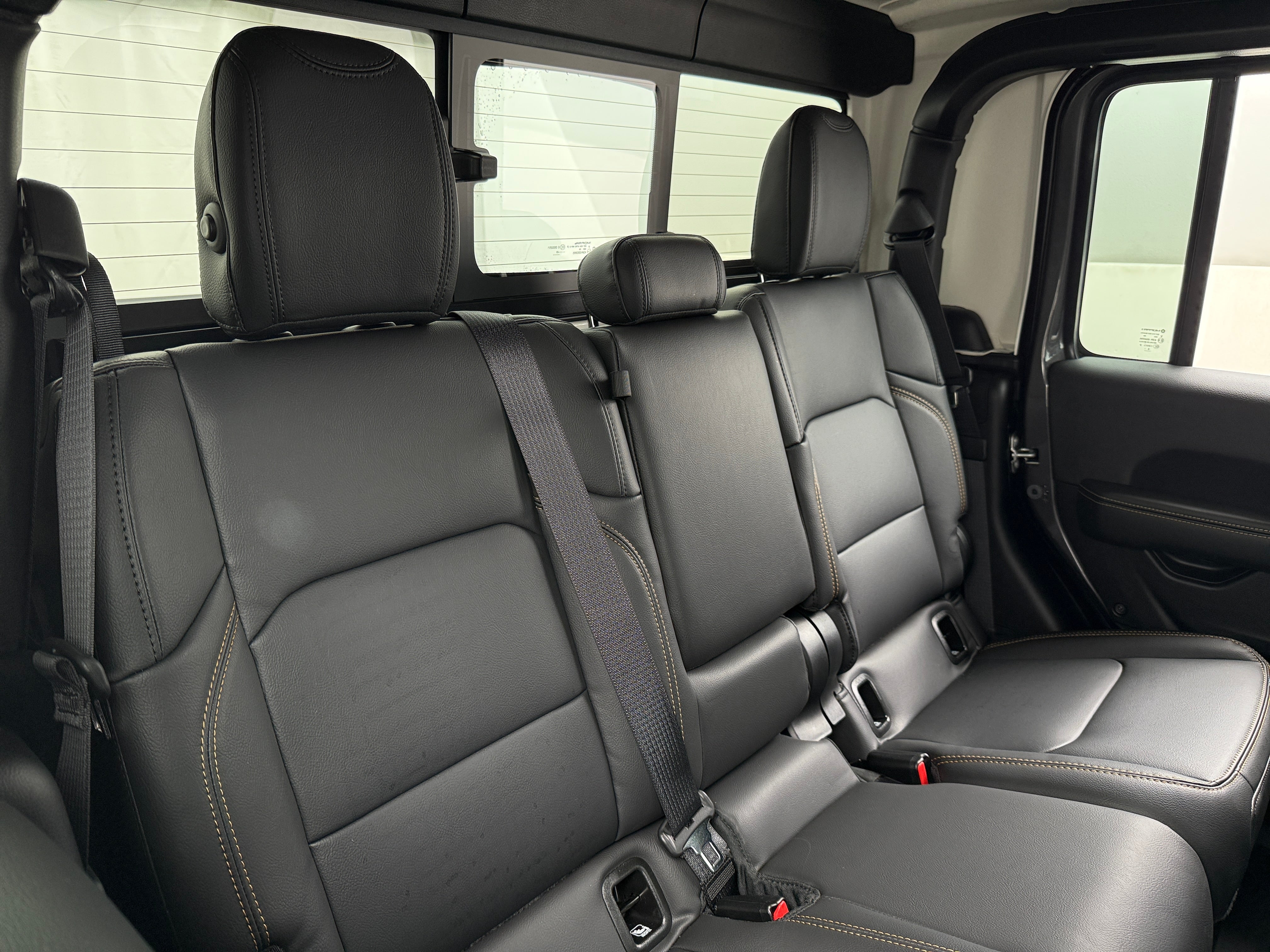 2026 Jeep Gladiator Sahara Auto's photo