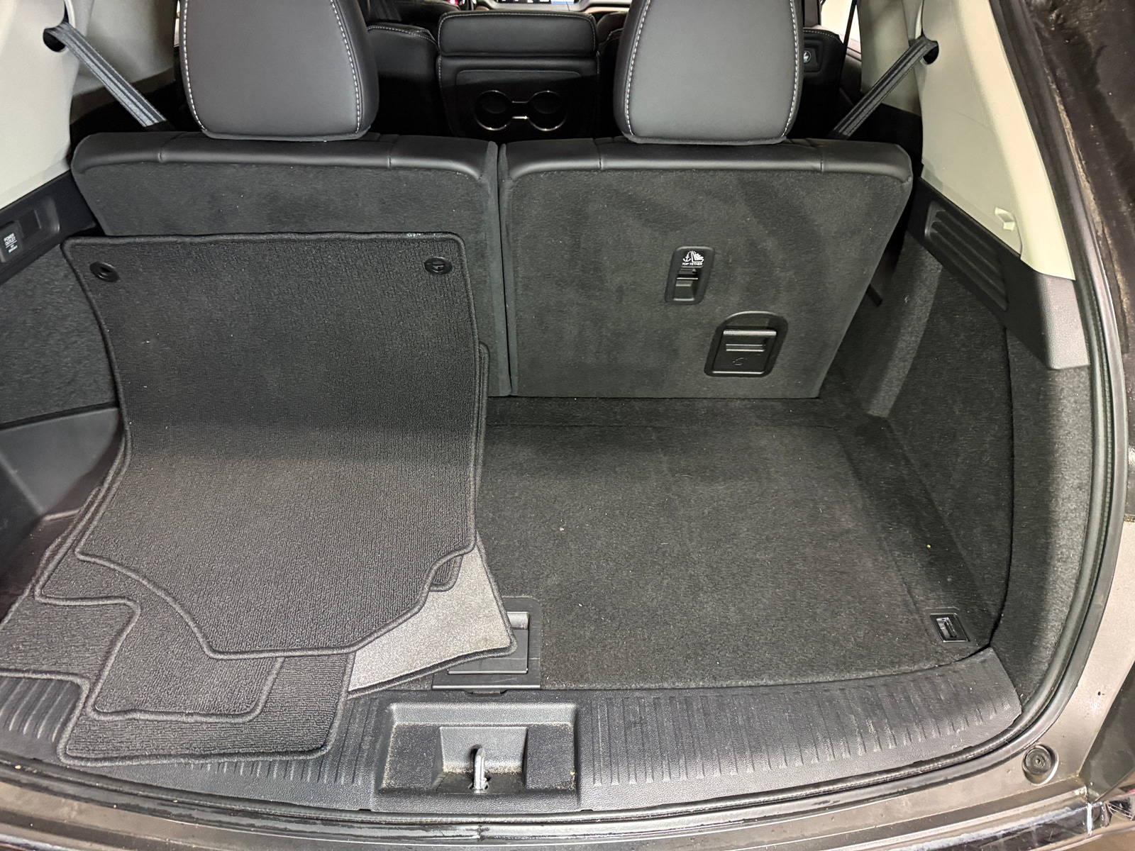 Thumbnail: 2022 Acura MDX - 6