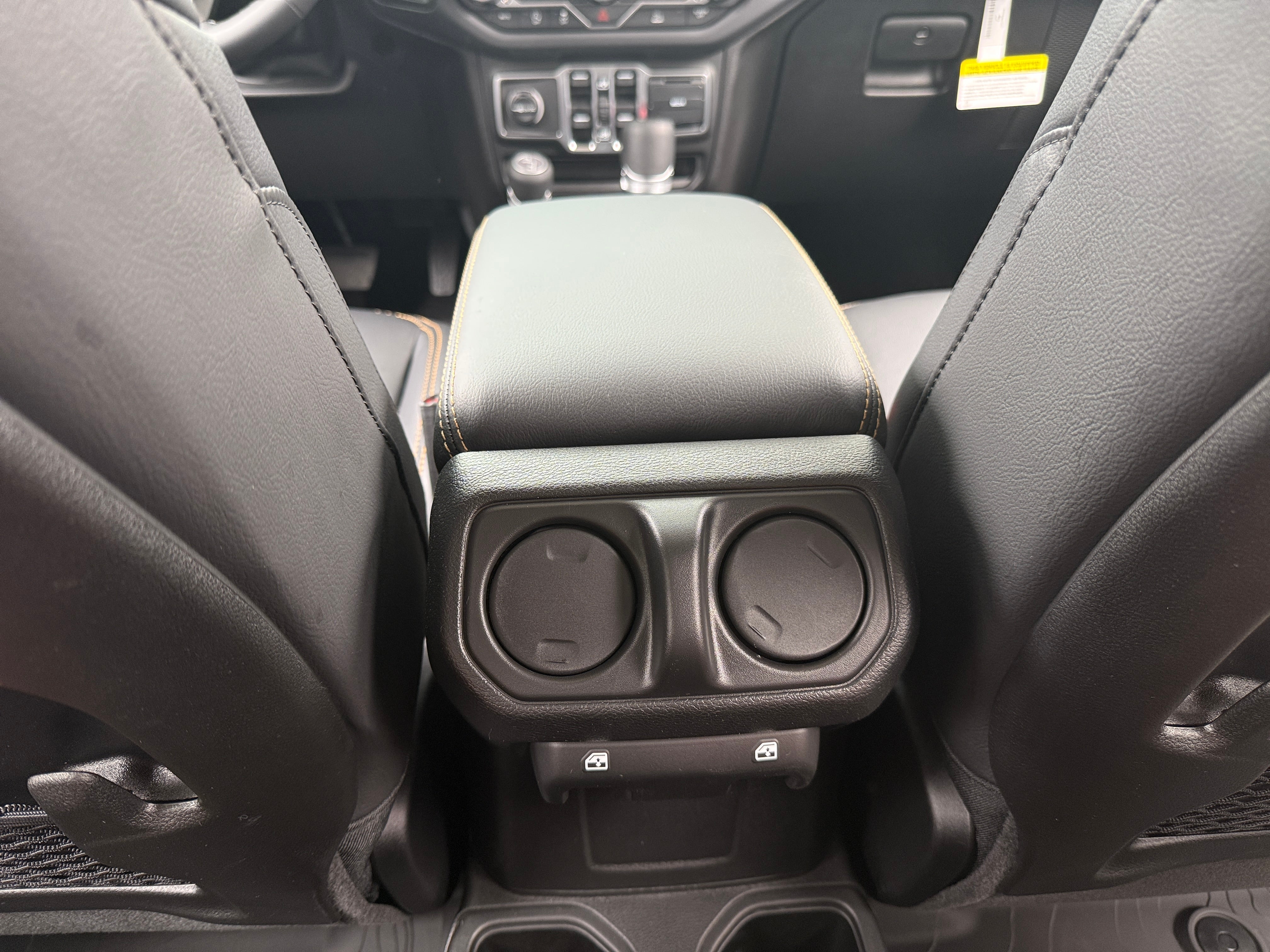 2026 Jeep Gladiator Sahara Auto's photo