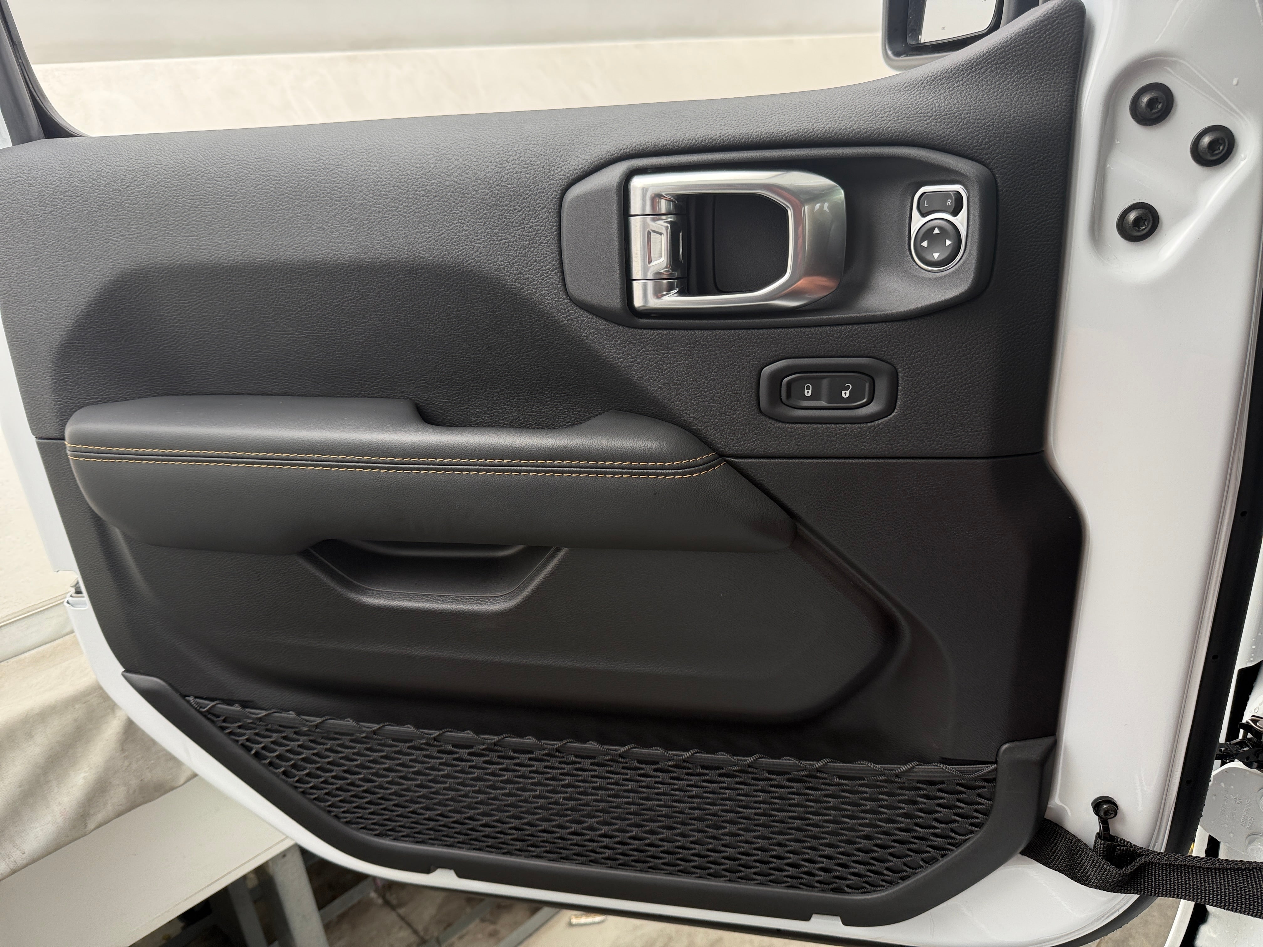 2026 Jeep Gladiator Sahara Auto's photo