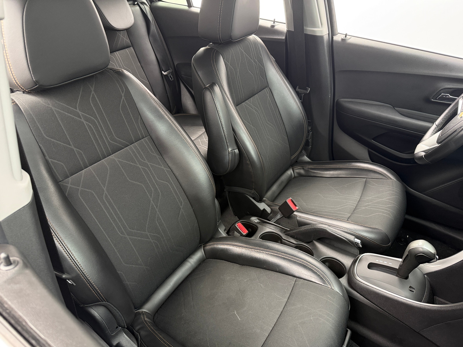 Thumbnail: 2017 Chevrolet Trax - 2