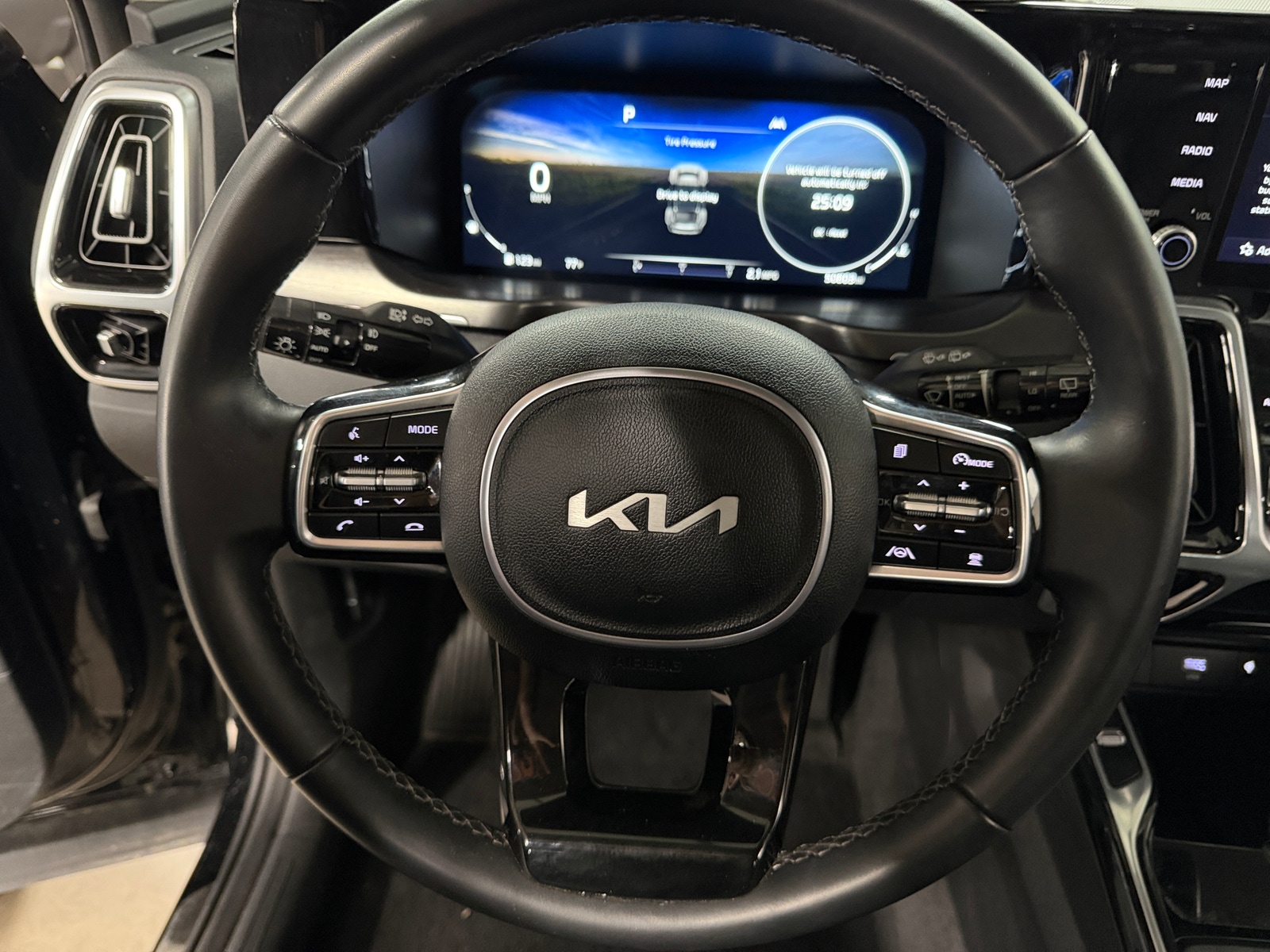 Thumbnail: 2023 Kia Sorento - 4