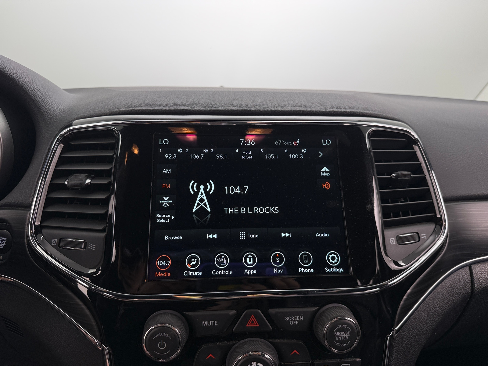 Thumbnail: 2020 Jeep Grand Cherokee - 3