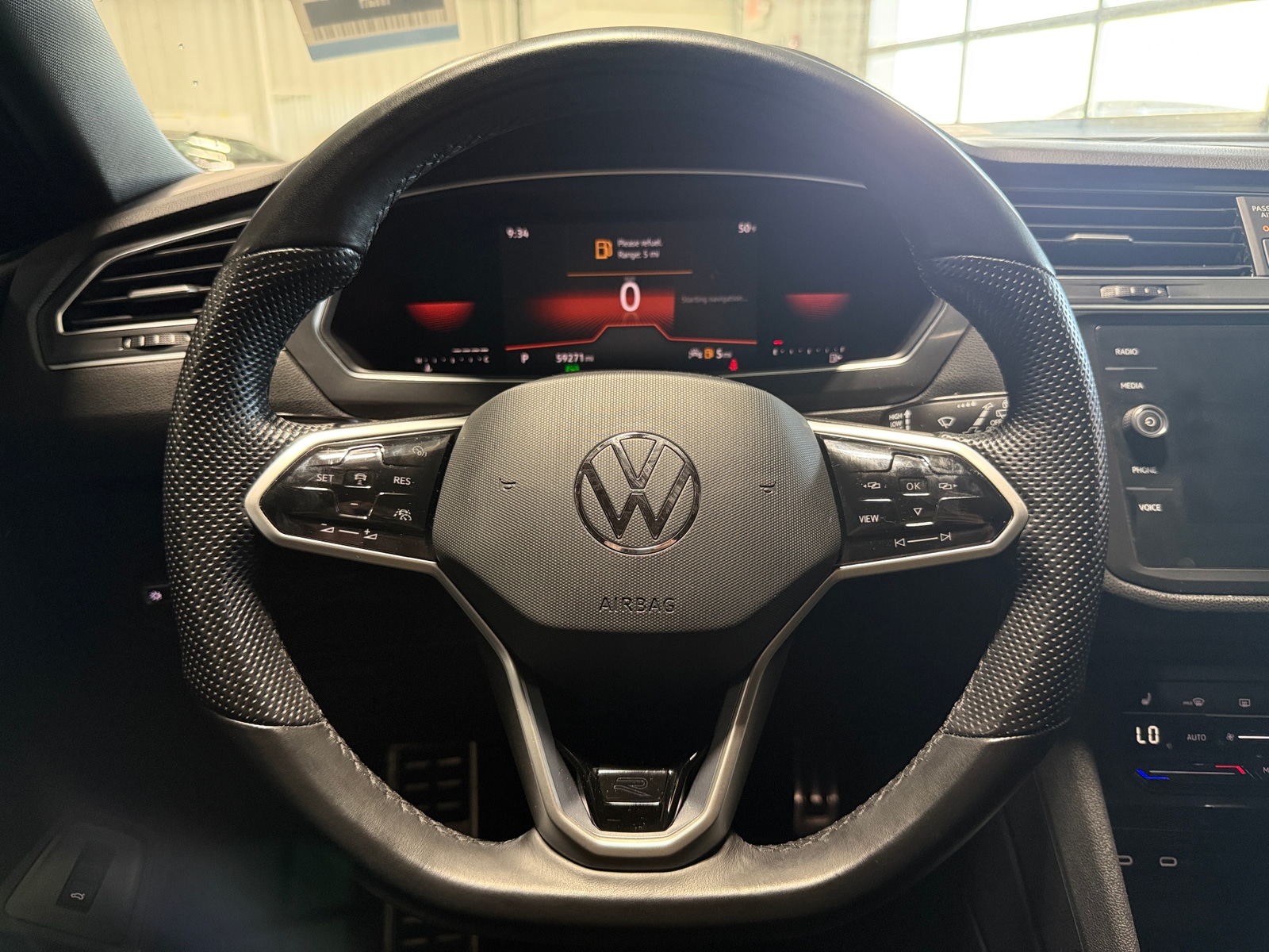 Thumbnail: 2022 Volkswagen Tiguan - 4