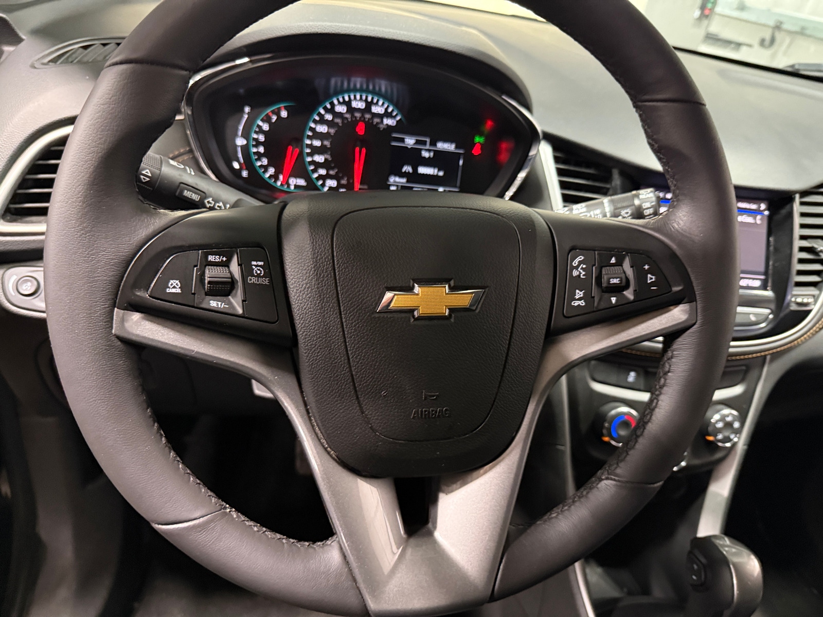 Thumbnail: 2022 Chevrolet Trax - 5