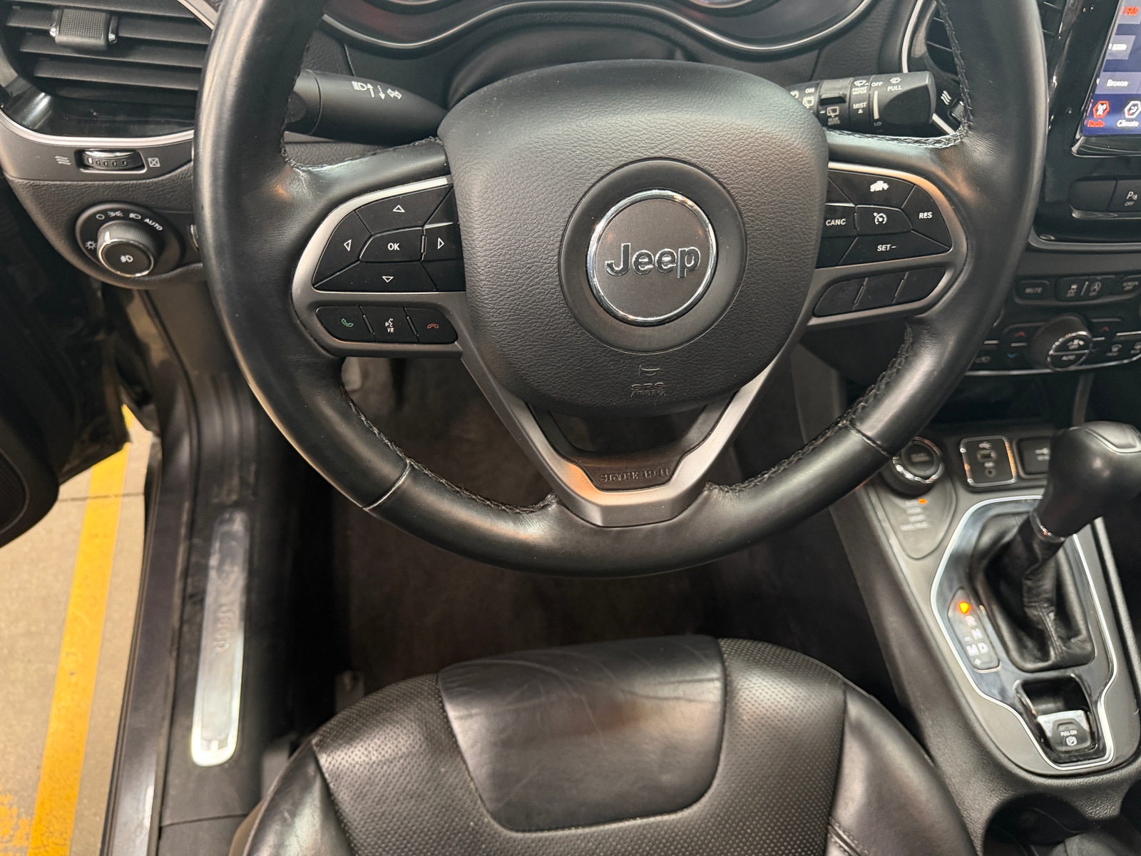 Thumbnail: 2019 Jeep Cherokee - 4