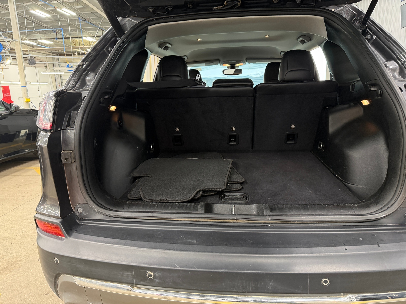 Thumbnail: 2019 Jeep Cherokee - 6