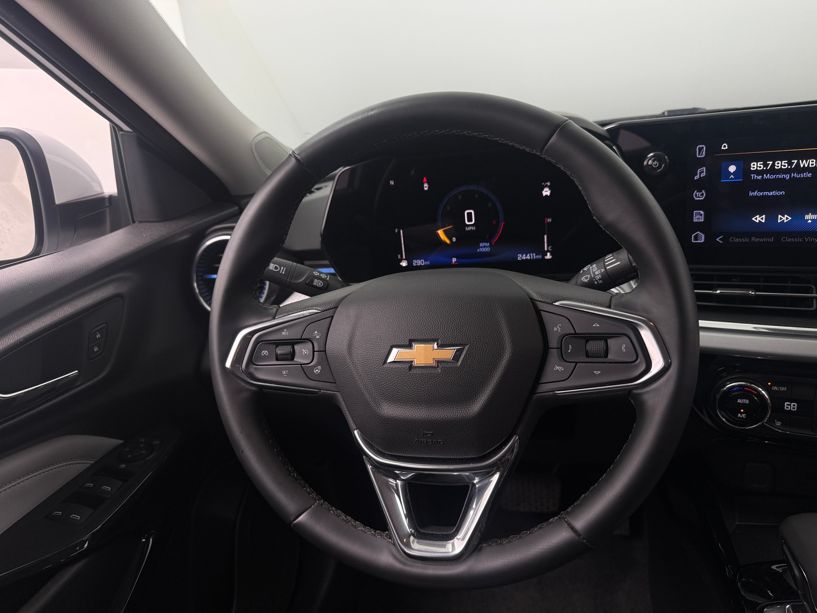 Thumbnail: 2025 Chevrolet Trax - 5
