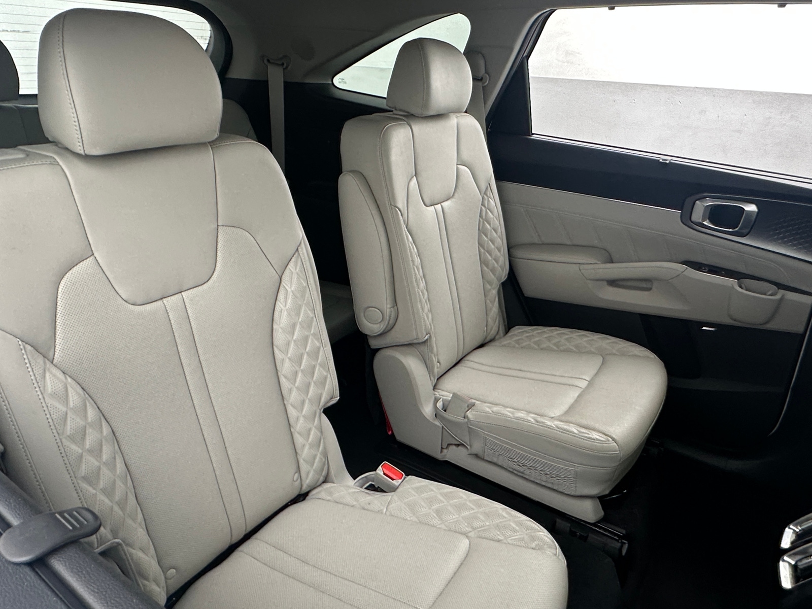 Thumbnail: 2023 Kia Sorento - 5