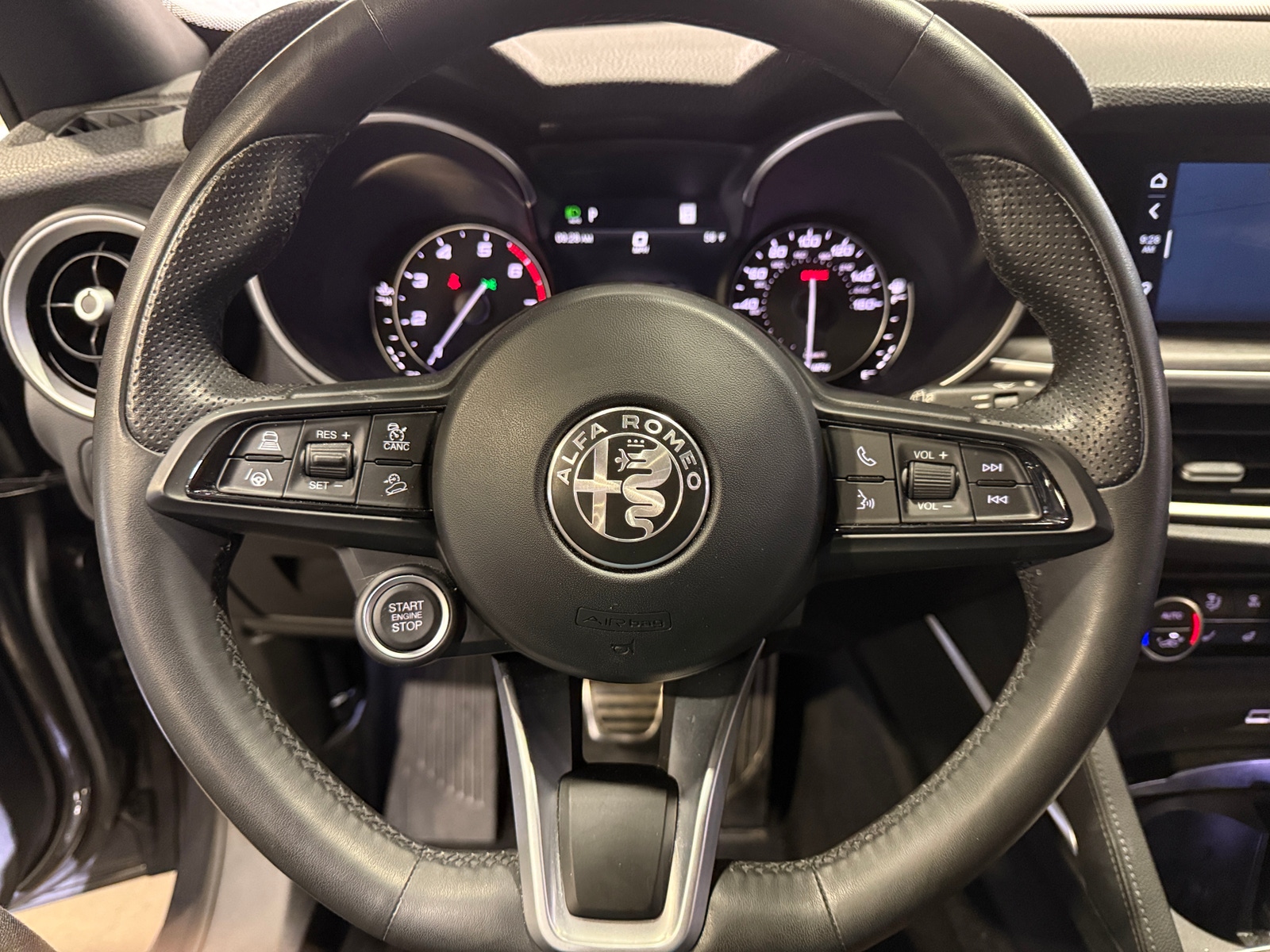 Thumbnail: 2022 Alfa Romeo Stelvio - 4