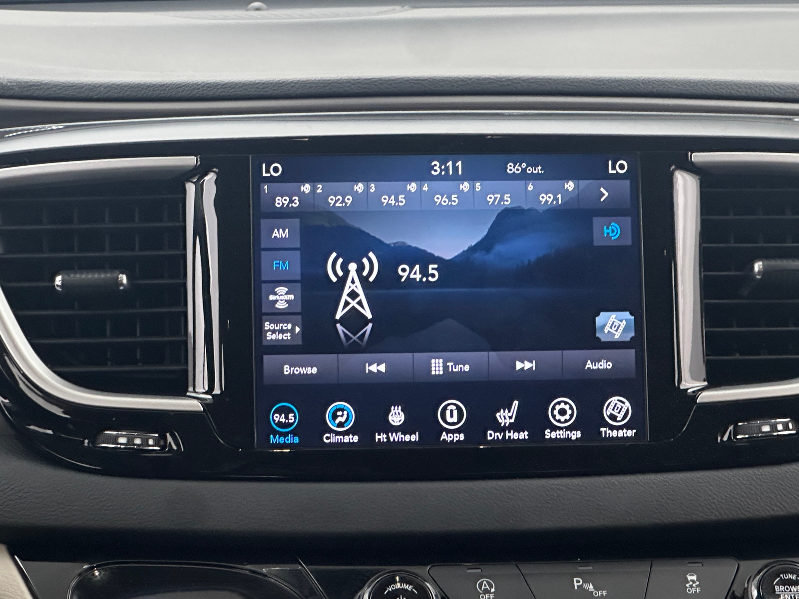 Thumbnail: 2020 Chrysler Pacifica - 4