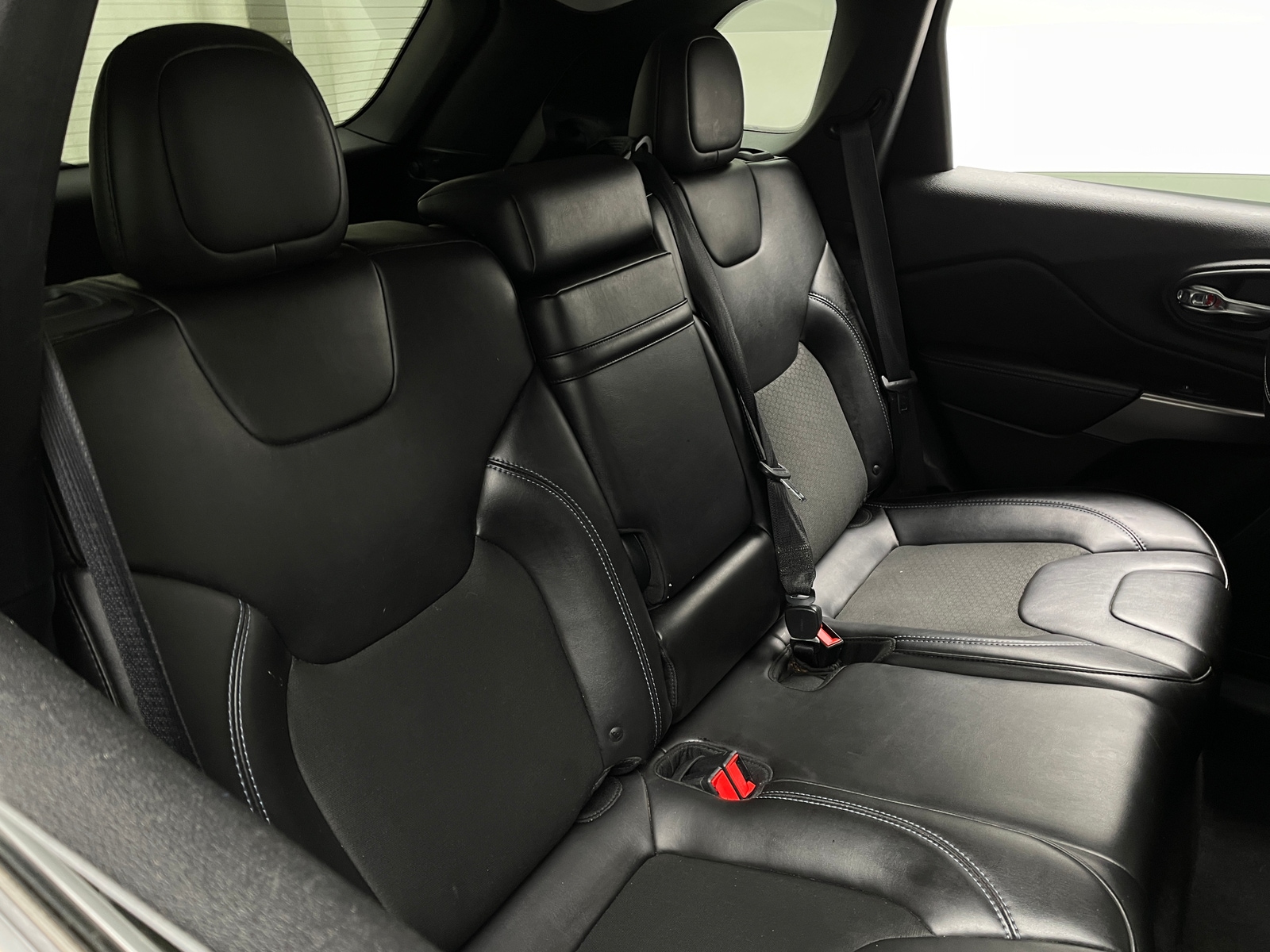 Thumbnail: 2019 Jeep Cherokee - 6