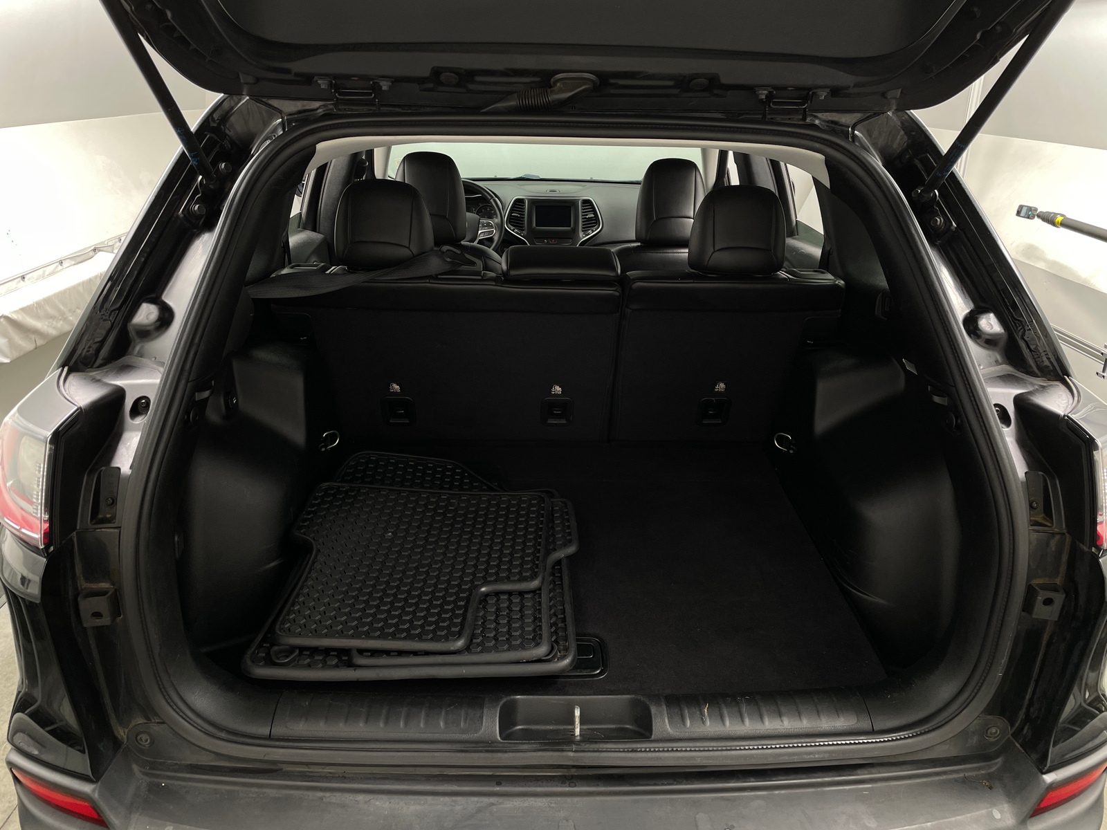 Thumbnail: 2019 Jeep Cherokee - 7
