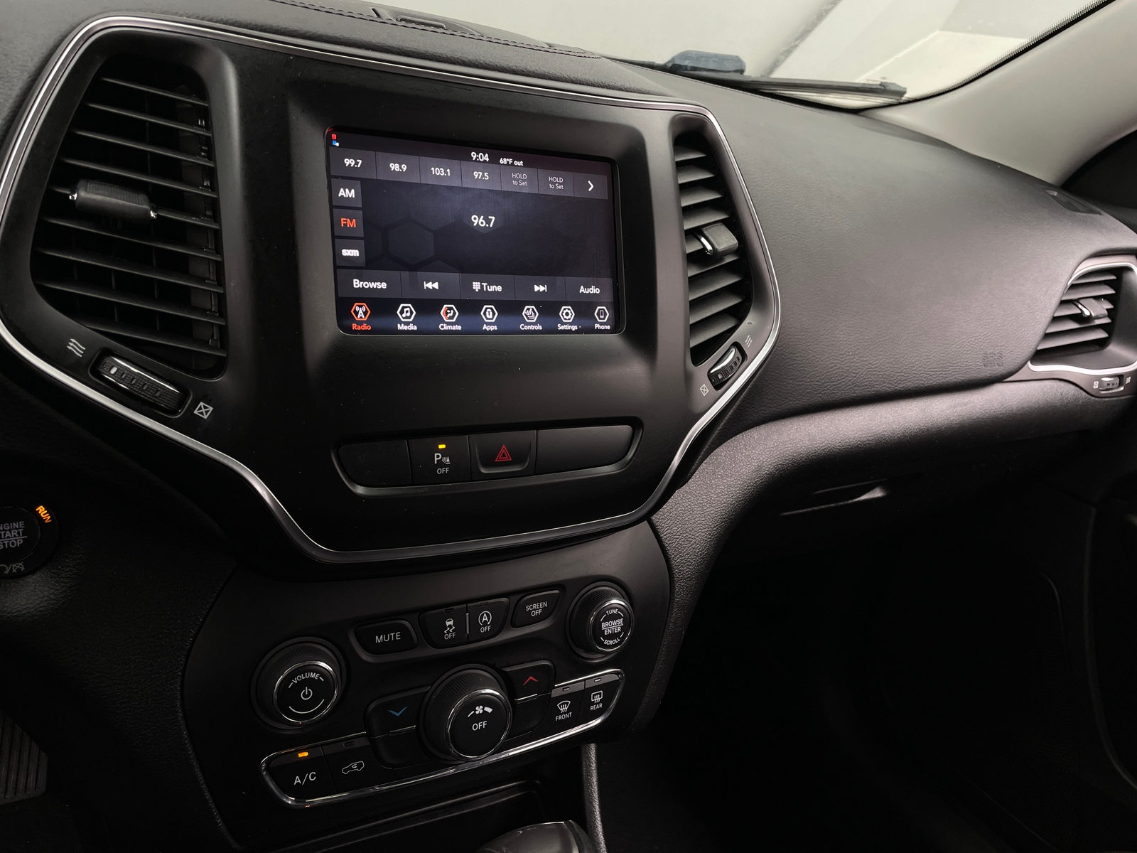 Thumbnail: 2019 Jeep Cherokee - 4
